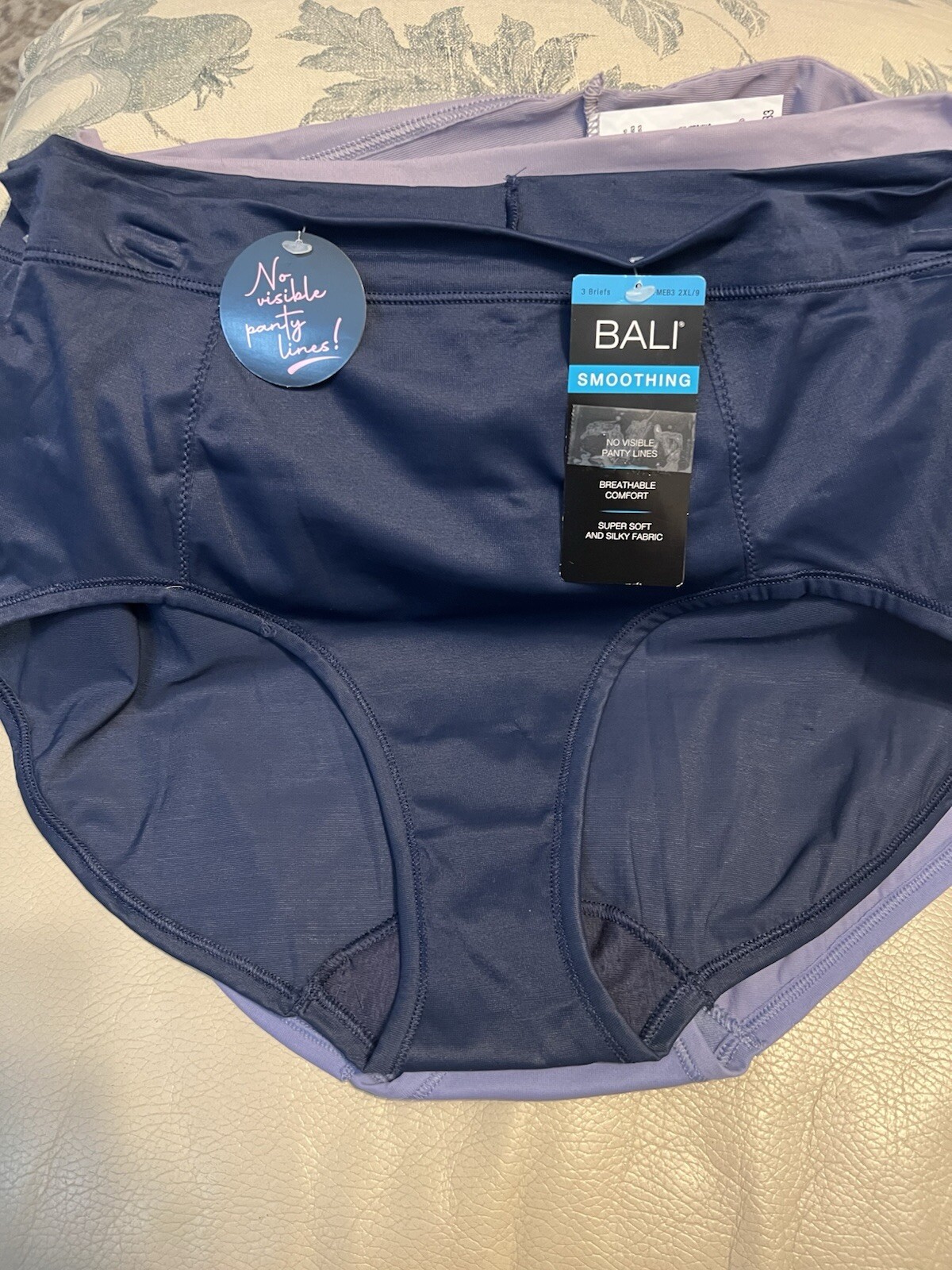 NEW! Women’s Bali® One Smooth Ultra-Light 3-pack Briefs #DFMEB3 – Size 2XL/9