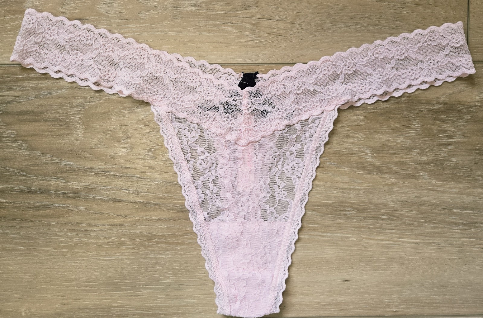 Vintage Victoria’s Secret Pink Sheer Stretch Lace Keyhole Bow Thong Panties L