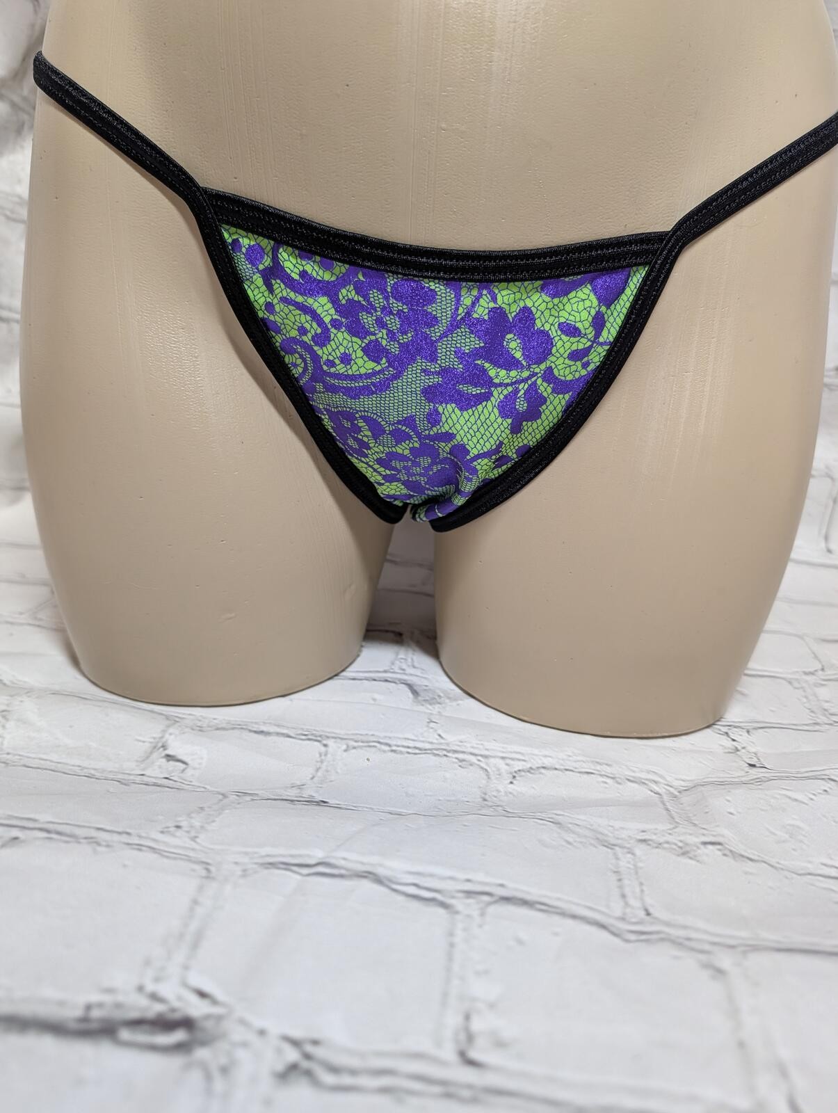 BODYZONE PURPLE BLK FLORAL T BACK THONG NWT VINTAGE DISCOUNT ON MULTIPLES