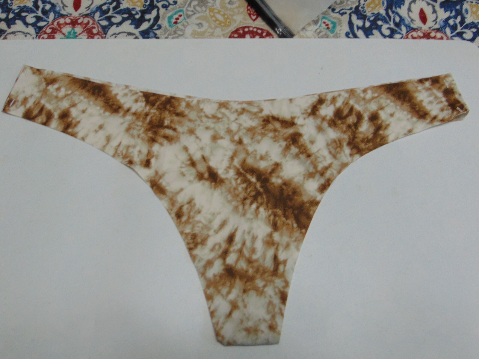 Five Pack of Colorful No Show Seamless Thong Panties Size Large (BG15)