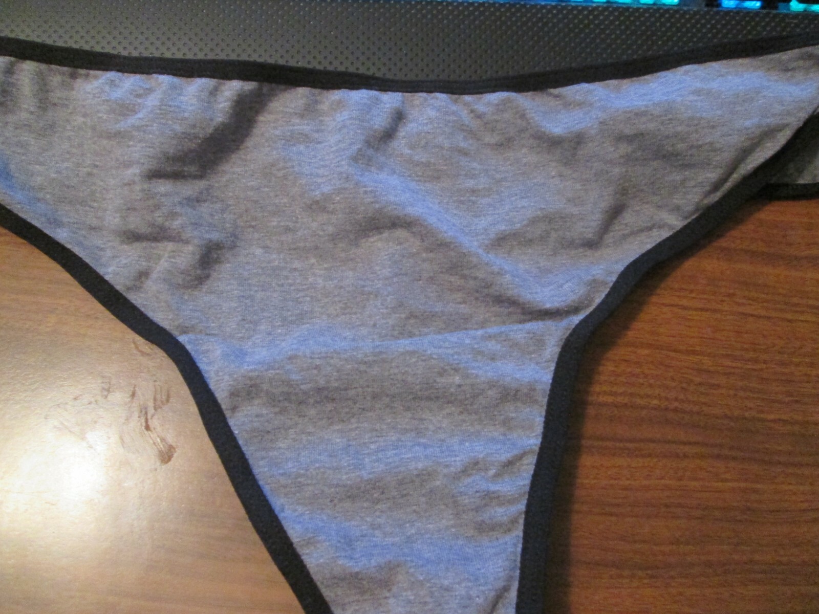 New 2 la Vie en Rose Thongs Size XL 1 each Pink Flowers & Gray w/Black Edge