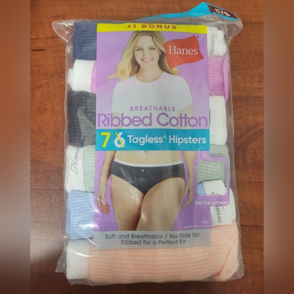 Hanes 7 Ribbed Hipsters Small and 10 Pair Of Socks with Cushioned Soles Nwt