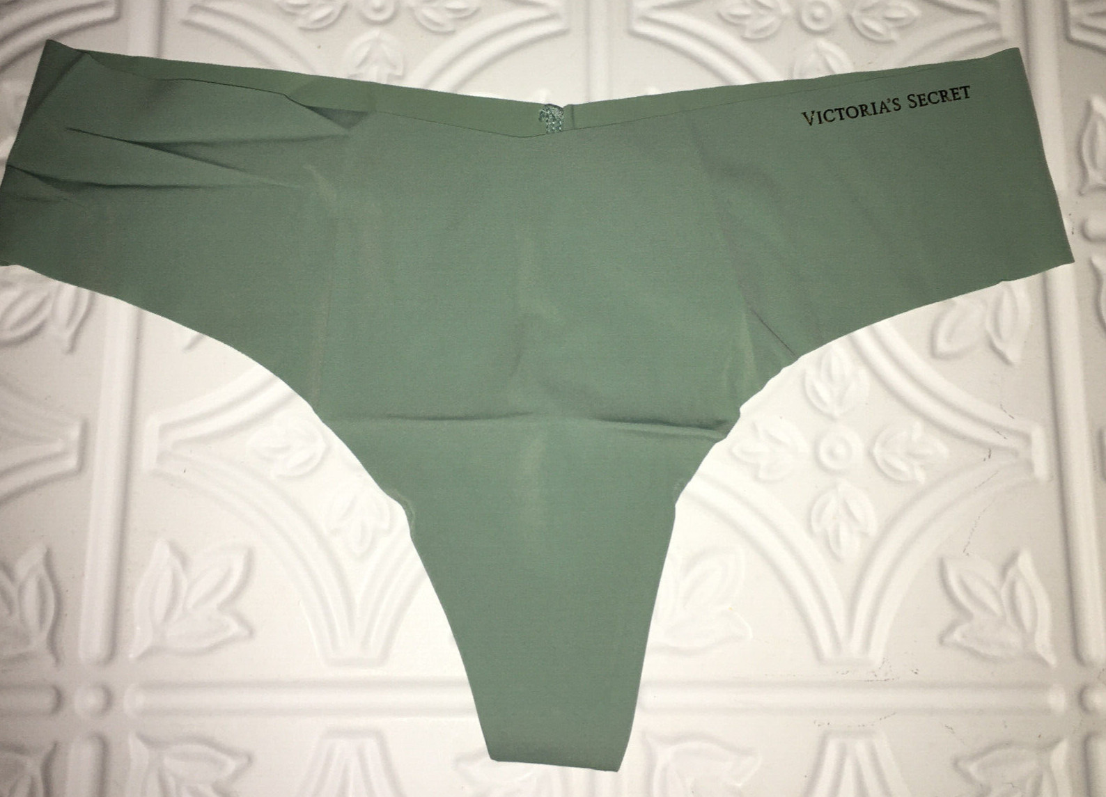Victoria’s Secret Thong Panties Size XL Logo Seamless Stretch Light Green NWT