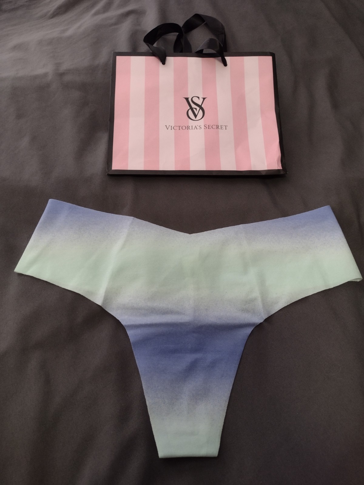 NWT VICTORIA’S SECRET No Show Thong/ String Panty VS Blue Green Ombre M Smooth
