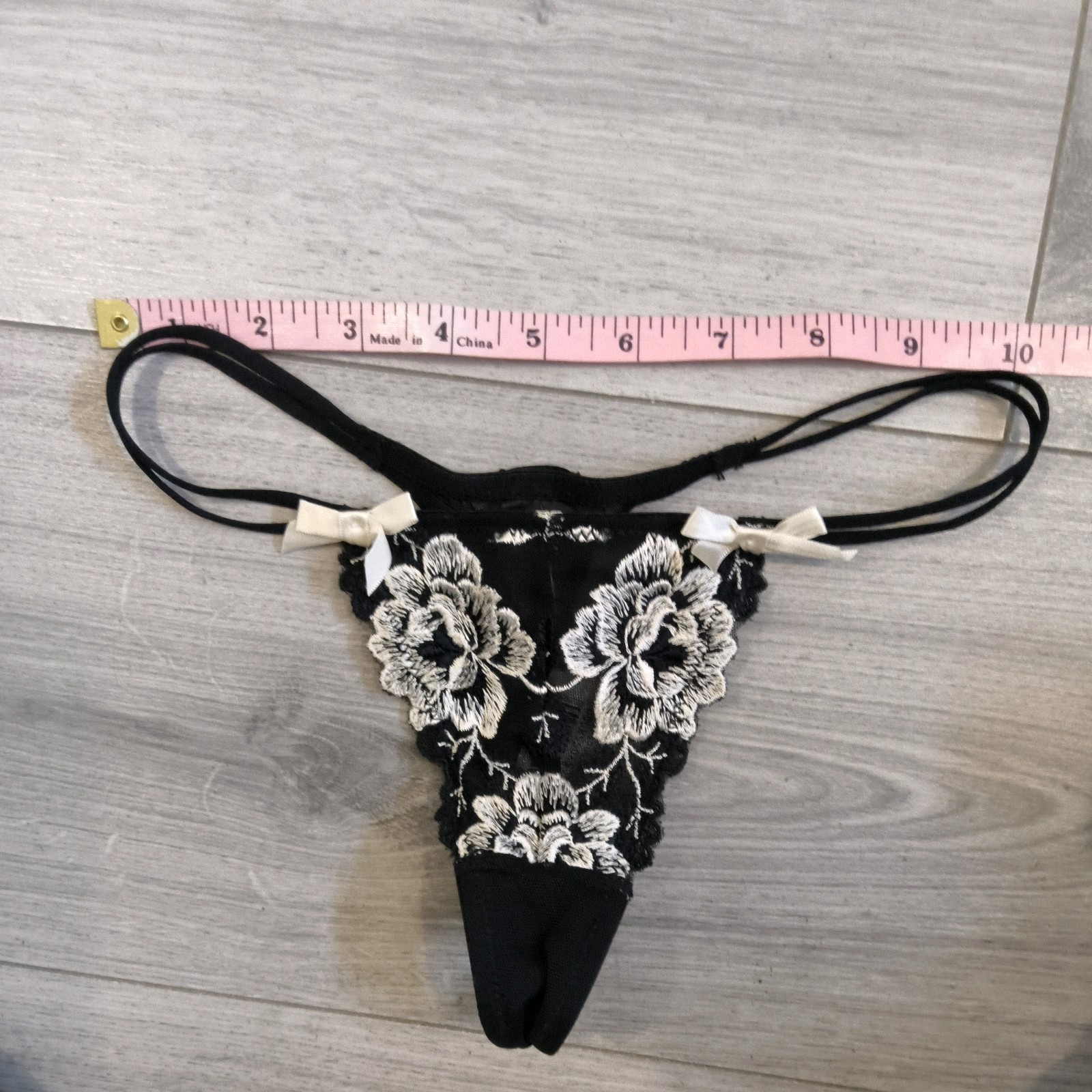 BNWT Vintage La Senza Black & Ivory Embroidered Bandeau Thong Size 8