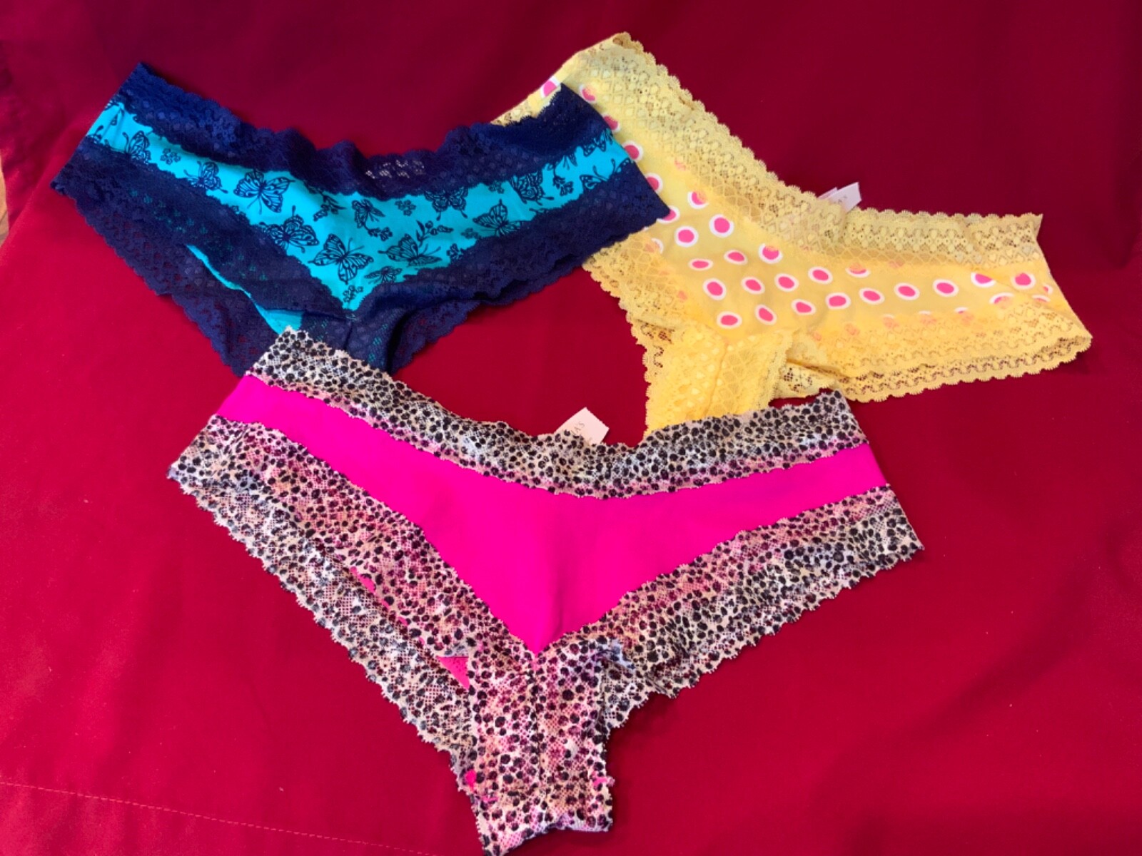 3X NWT VICTORIA’S SECRET CHEEKY – MEDIUM- VERY CUTE DESIGNS