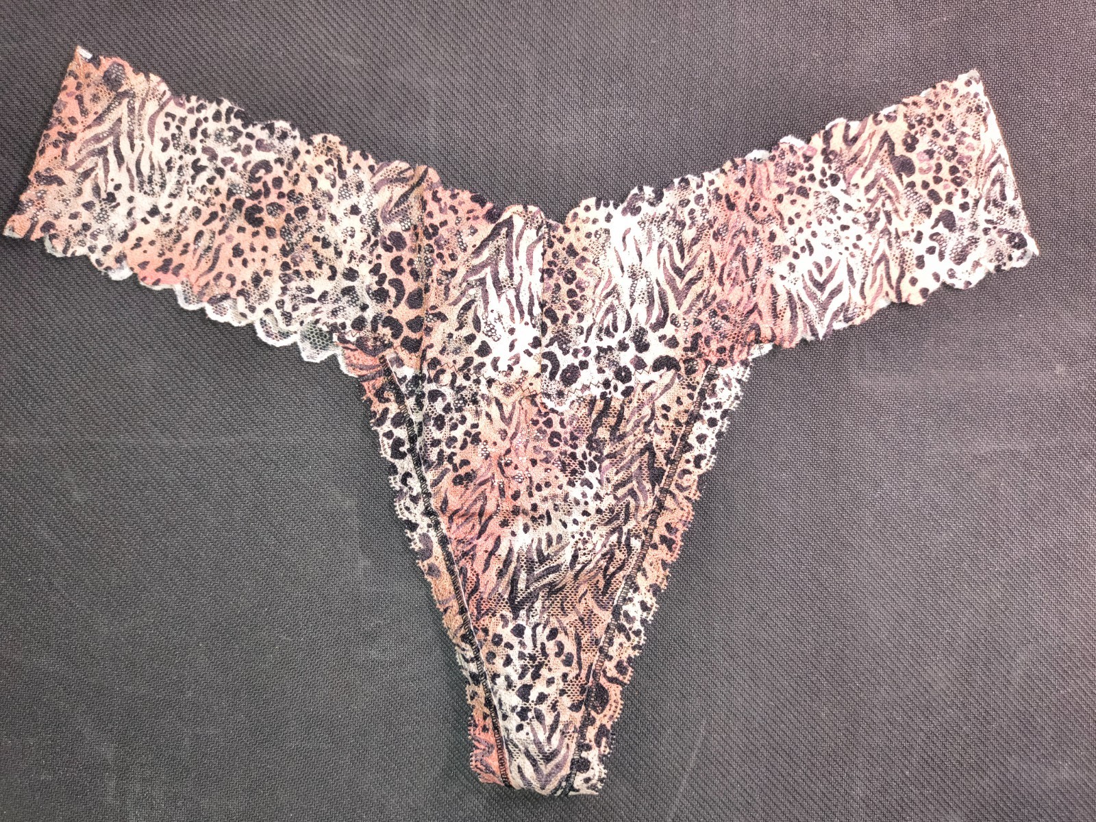 Victoria’s Secret Lace Thong Panty Size L Animal Print/Leopard/Cheetah NWT