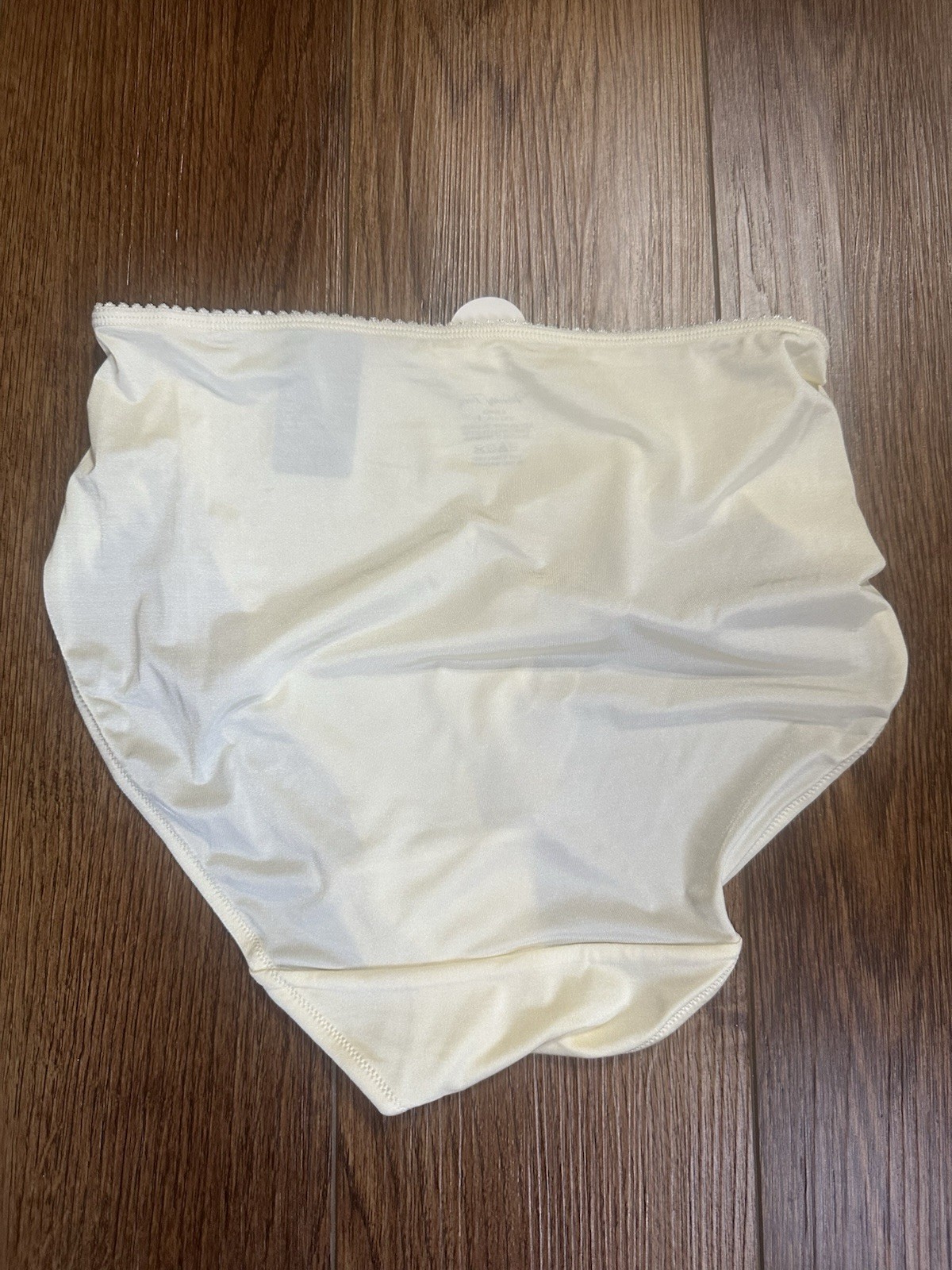 DEAD STOCK RARE! NWT Vanity Fair Elegance Hi-Cut 13174 Size 6 SO SILKY LUXURIOUS