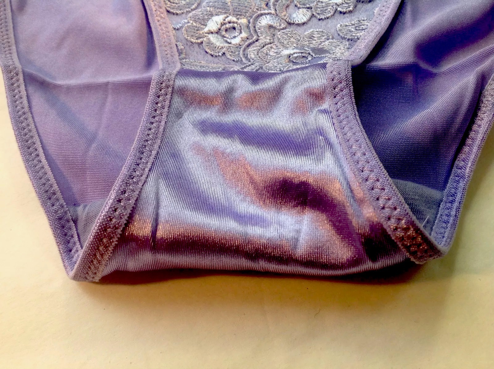 Women Panties,Bikinis”Eva Cervantes” Size S.Lavender Satin W/decoration Floral