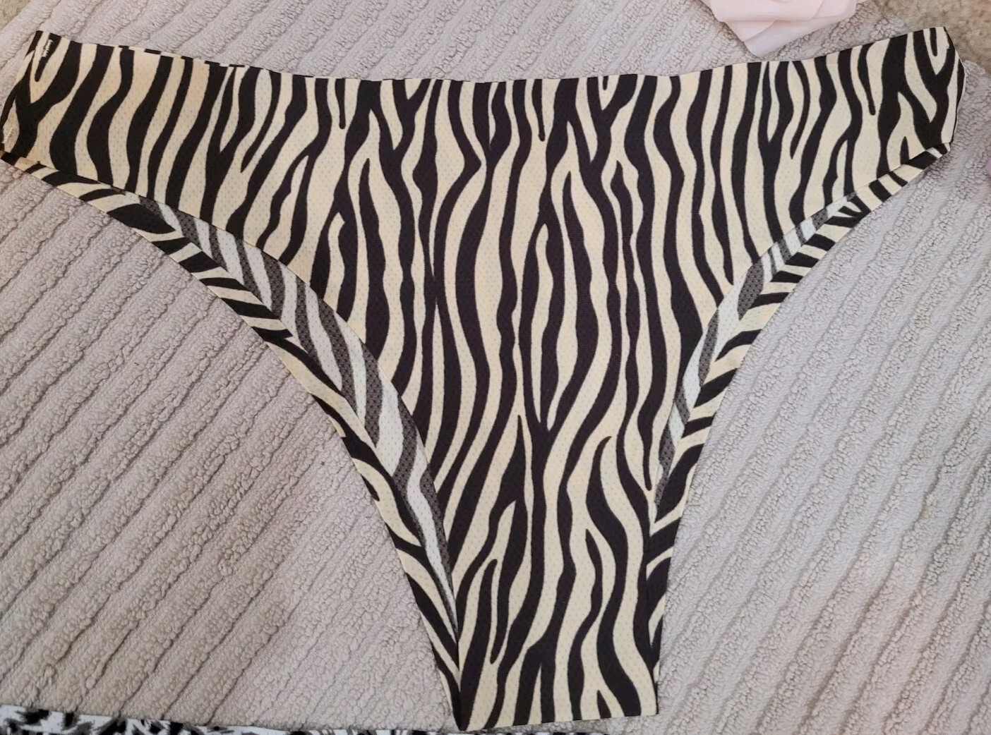 RETRO CHIC 4 Pair Large SeXy Slinky Animal Tanga Polyamide Panties nifp