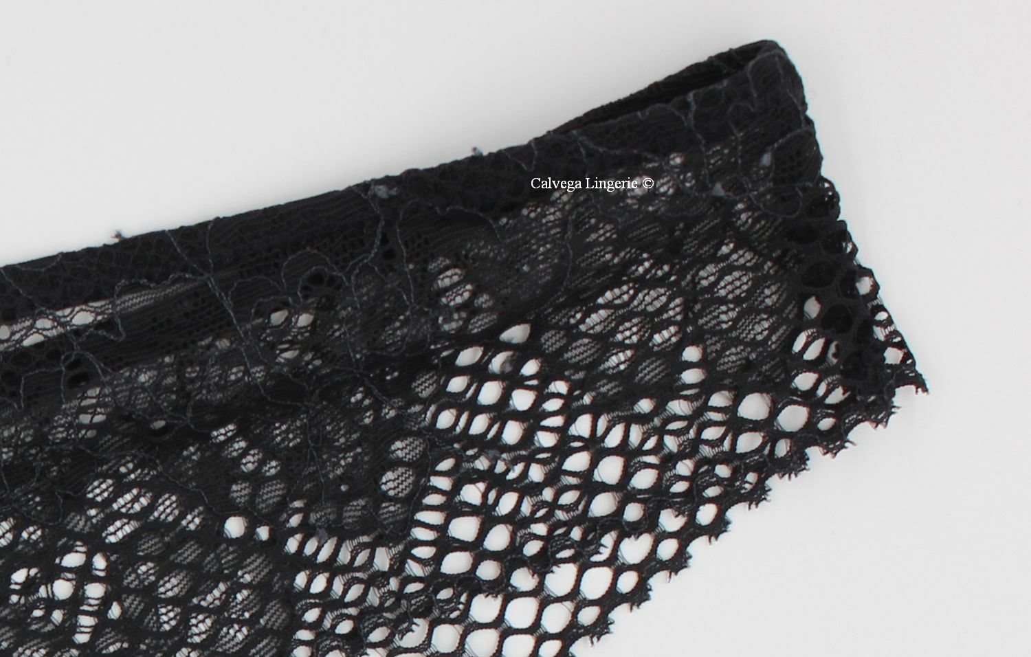 NWT DKNY DK4051 “Soft Tech” Low Rise Fishnet Lace Thong, Black (B7P)