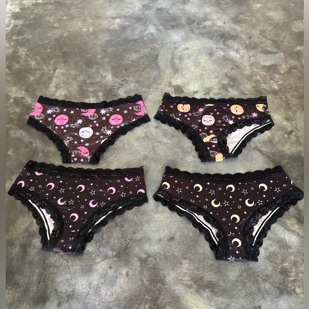 NWOT, cute, all over star, moons and smiling faces, 4 small hipster panties, K9