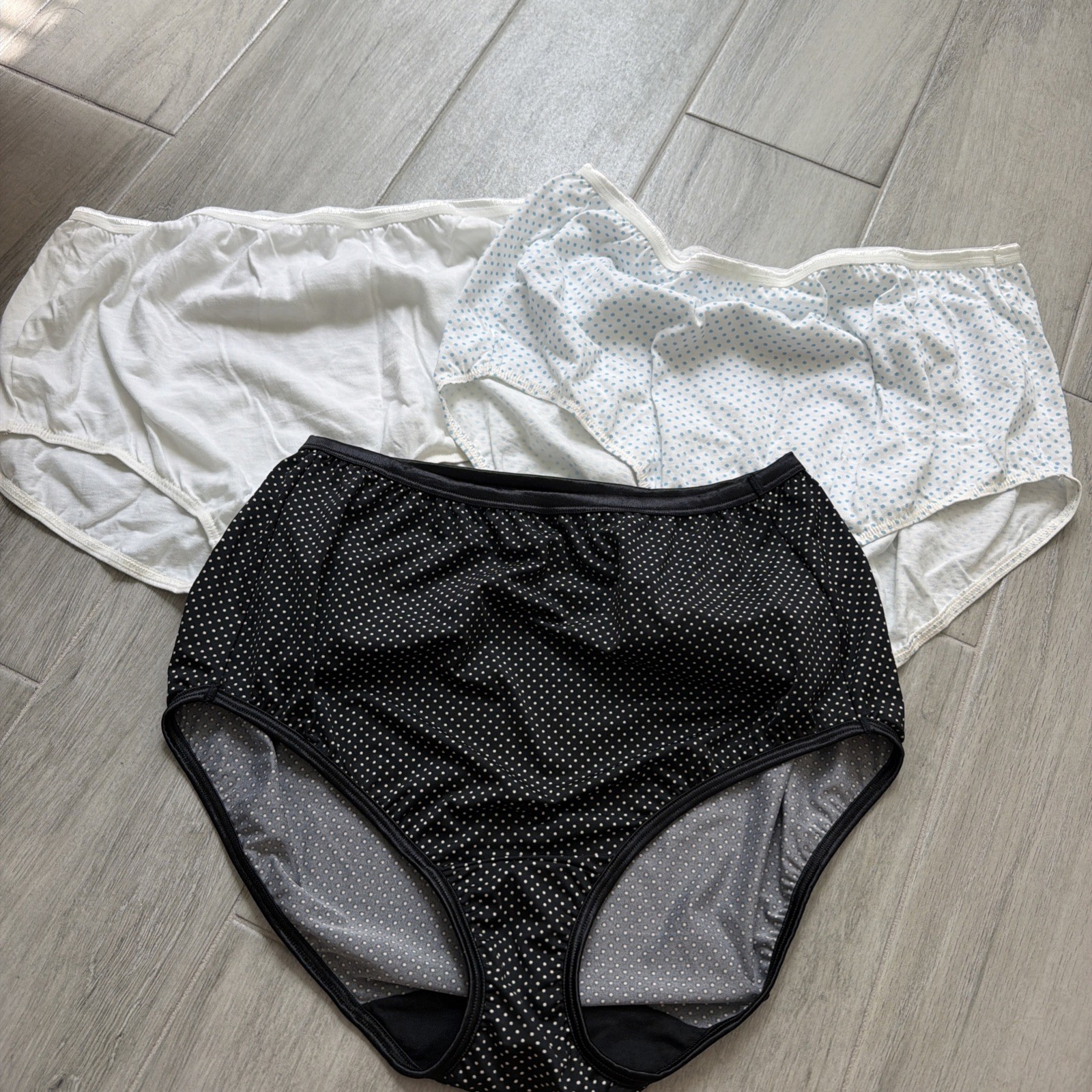 Vanity Fair 3 Pair Women’s Panties Size 9/2XL RN 16345 WHITE POLKA DOTS X3