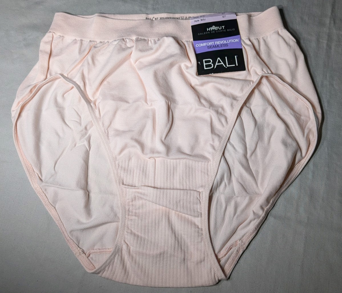 NOS NWT Bali Women’s Smoothing Hi-Cut Underwear Pale Pink Size 6/7