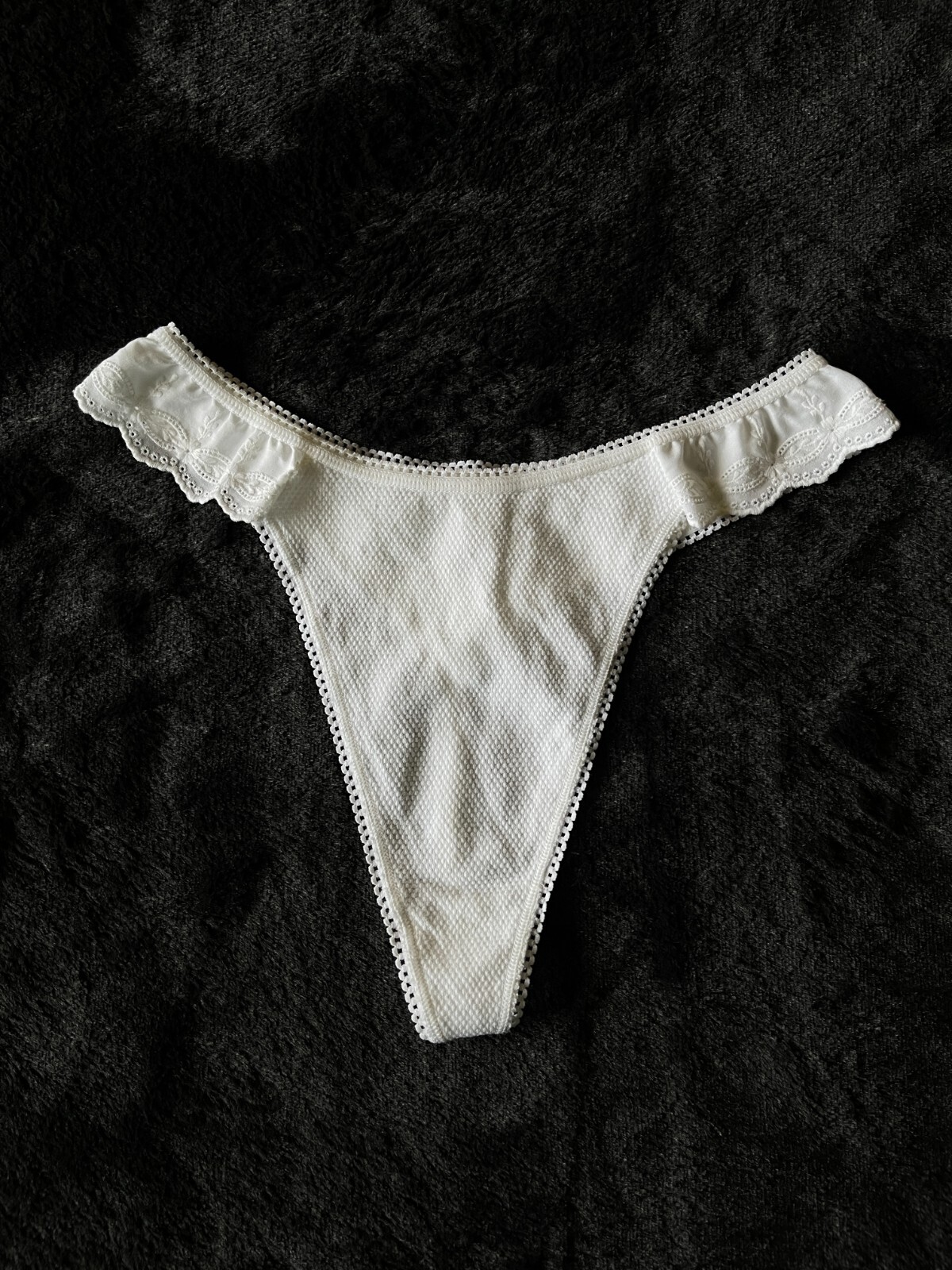 1996 TRUE Vintage 01 96 NEW Victoria’s Secret M White Eyelet Thong G-string