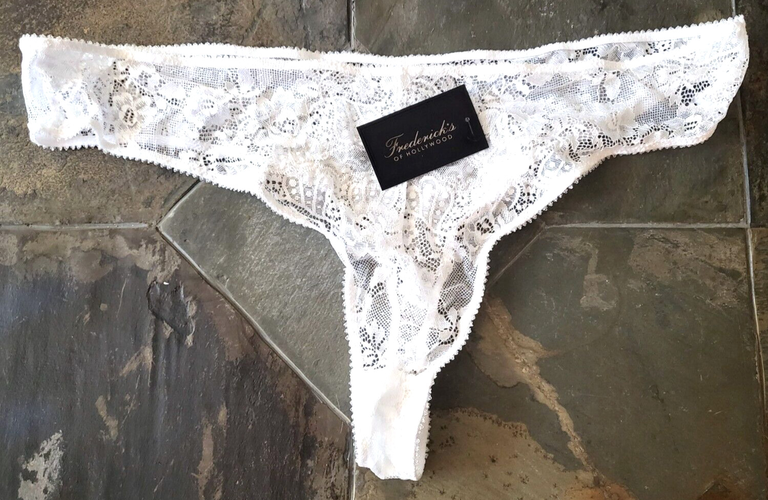 Size 4X Frederick’s of Hollywood Josilyn Sheer Lace Scalloped Edge Keyhole Thong