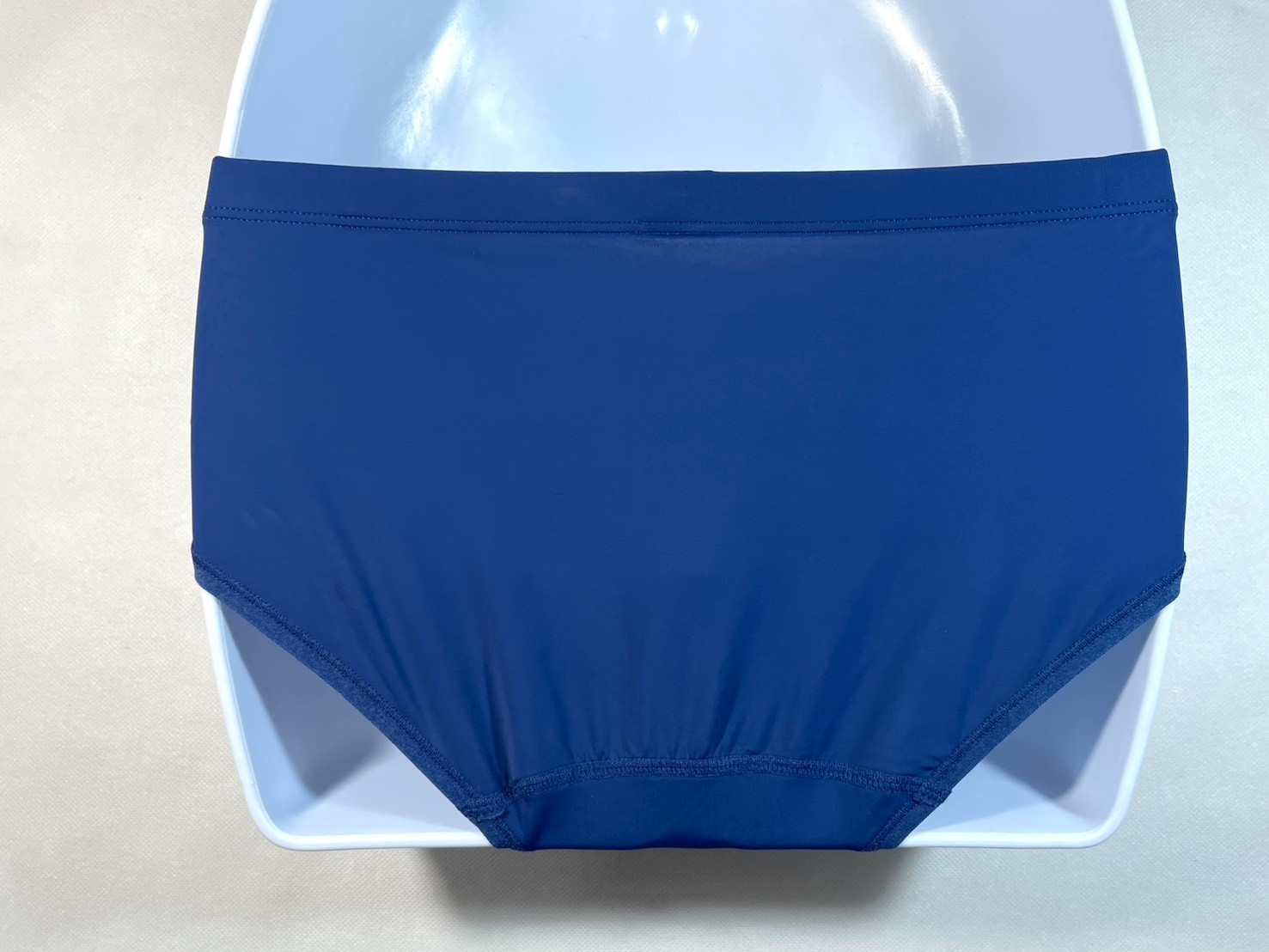 NWT Maidenform Women’s M Barely There® Invisible Look Bikini 2-Pack, DMBTBK