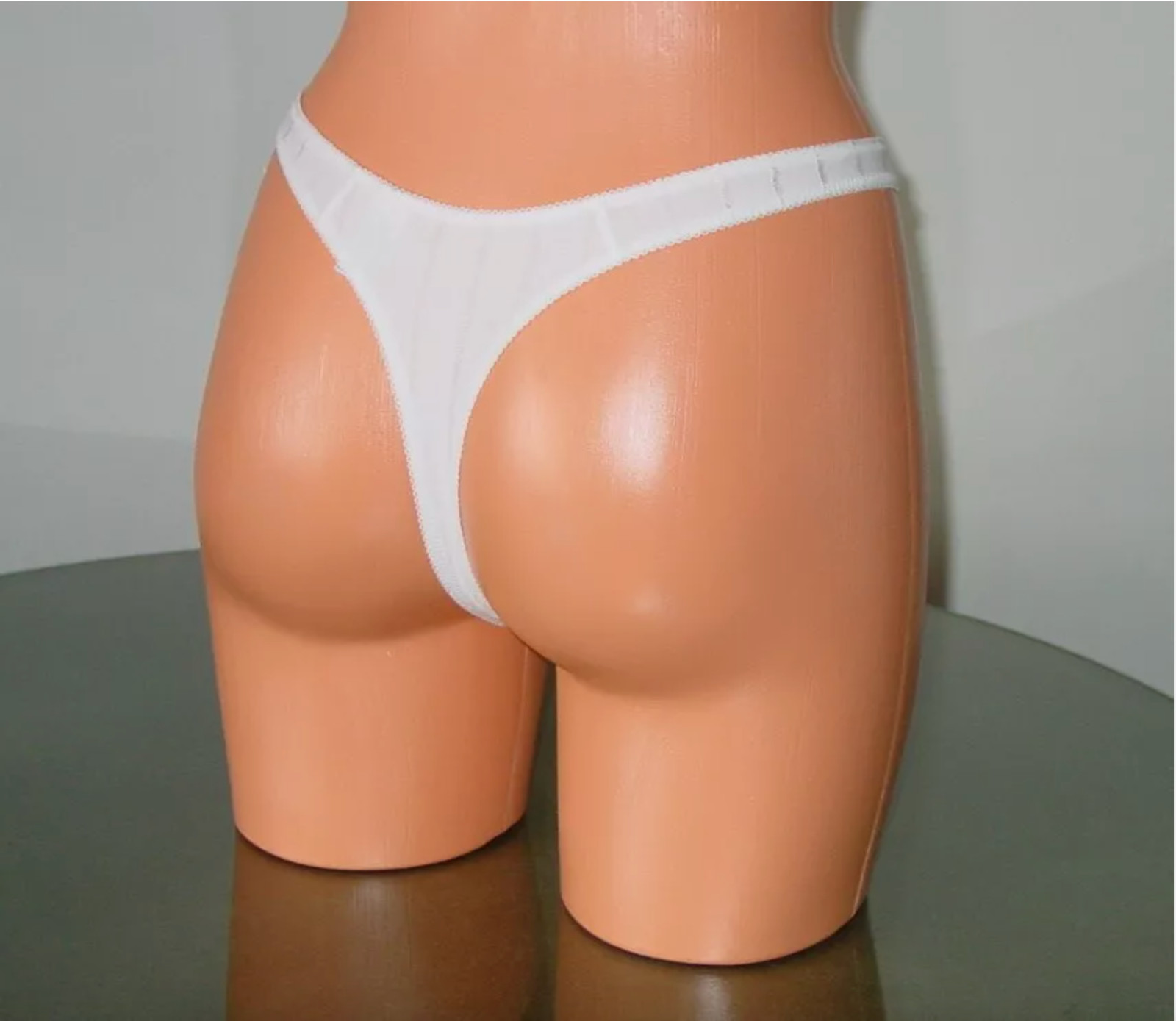 NWT 8 HUIT of France Fleur de Coton Thong, sz M Blanc