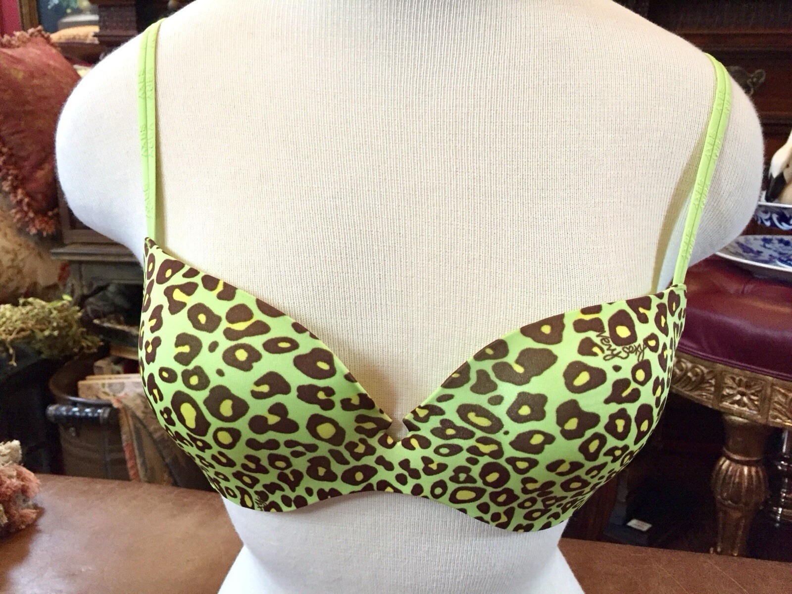 NWT Y2K Victoria’s Secret LEOPARD LOGO STRAPS Bra 36B Padded Demi Very Sexy