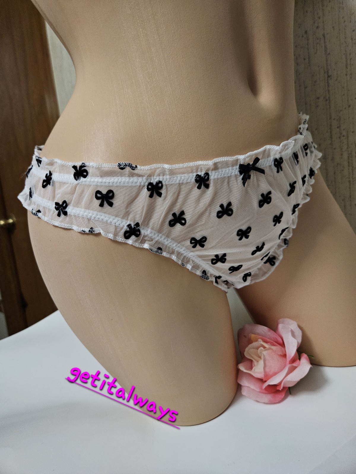 Victoria Secret DREAM ANGELS Keyhole Velvety Bows Ruffle Mesh Thong Panty