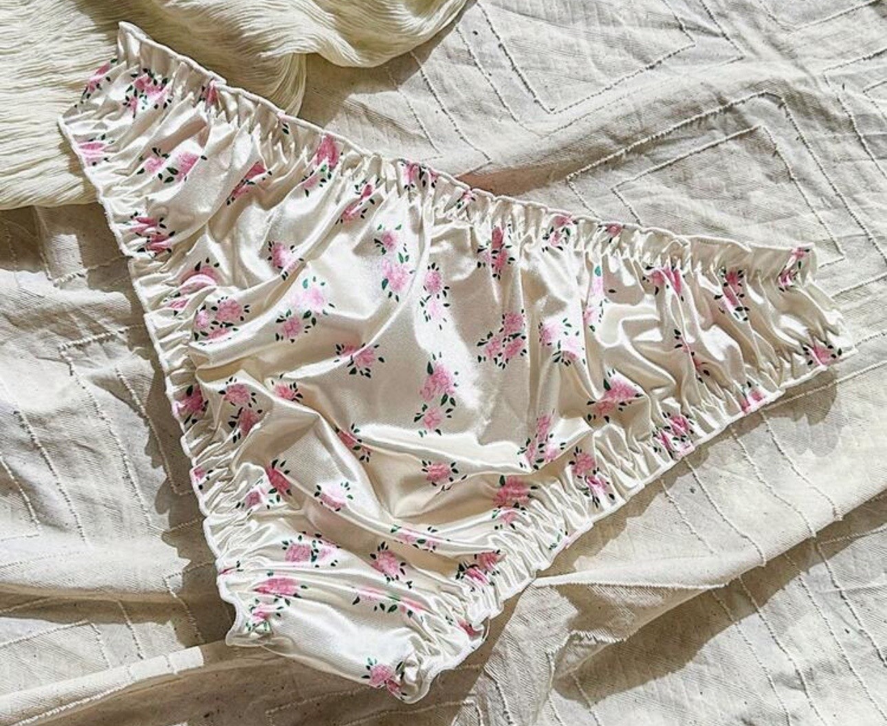 Glossy Ivory Cottage Floral Satin Crinkle Edge Bow Trimmed Bikini Panties XL NEW