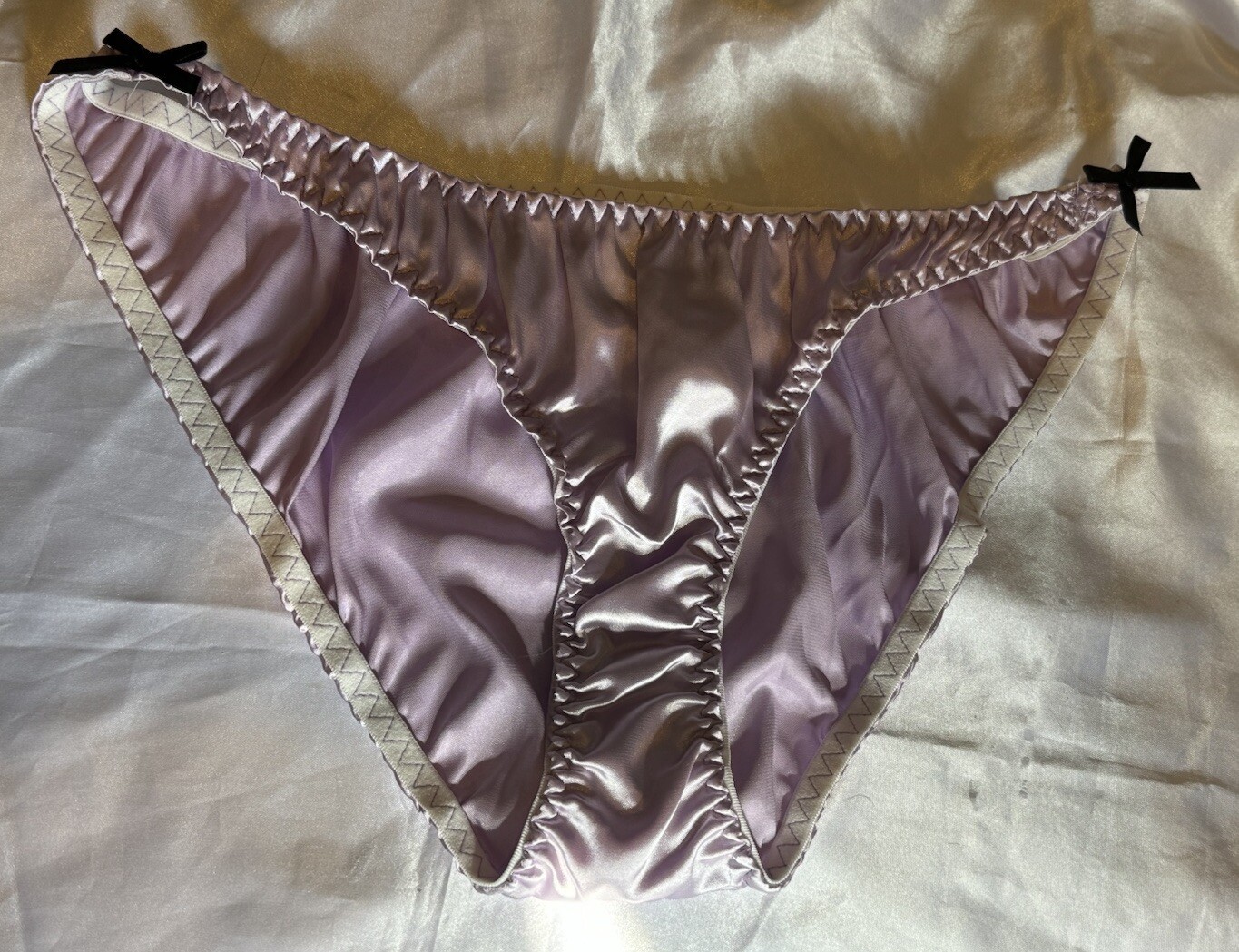 Lavender Purple Ruched Satin Bikini Panties Black String Bows On Hip Side Sz M