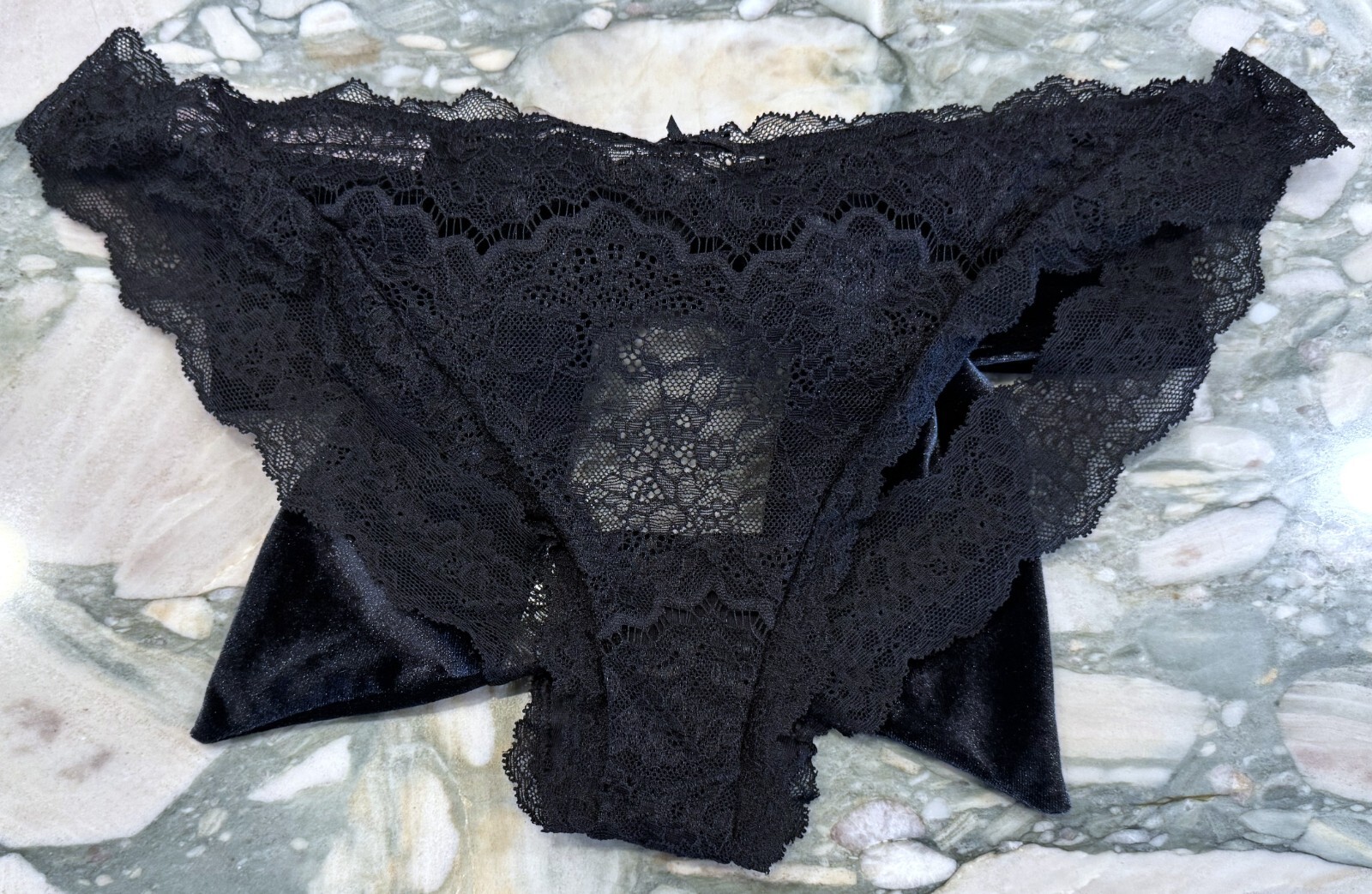 NEW Victoria Secret Dream Angels Lace & Velvet Bow Cheeky – Black – XL