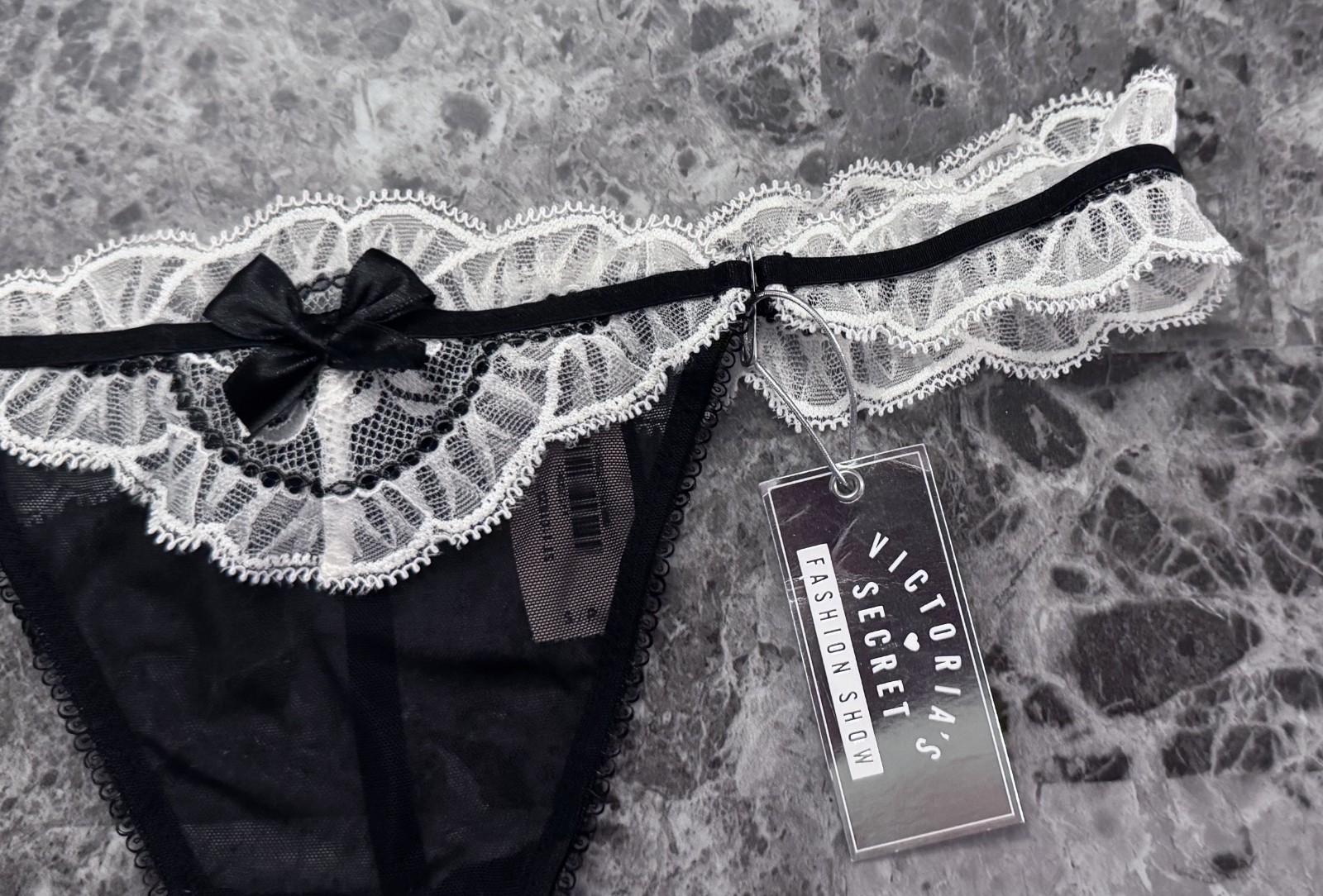 NWT VICTORIA’S SECRET S BLACK MESH WHITE LACE FASHION SHOW RARE V STRING PANTIES