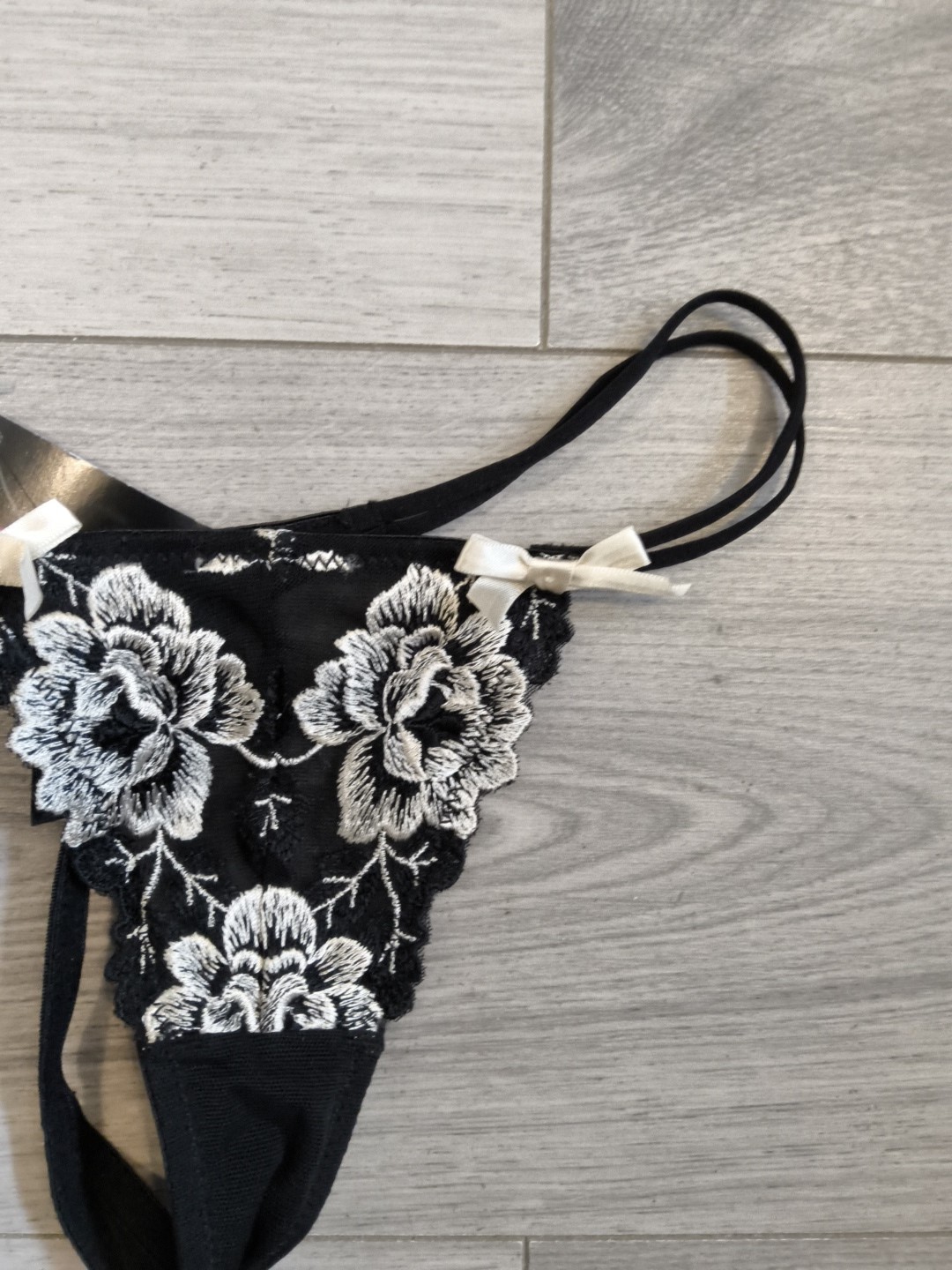 BNWT Vintage La Senza Black & Ivory Embroidered Bandeau Thong Size 8