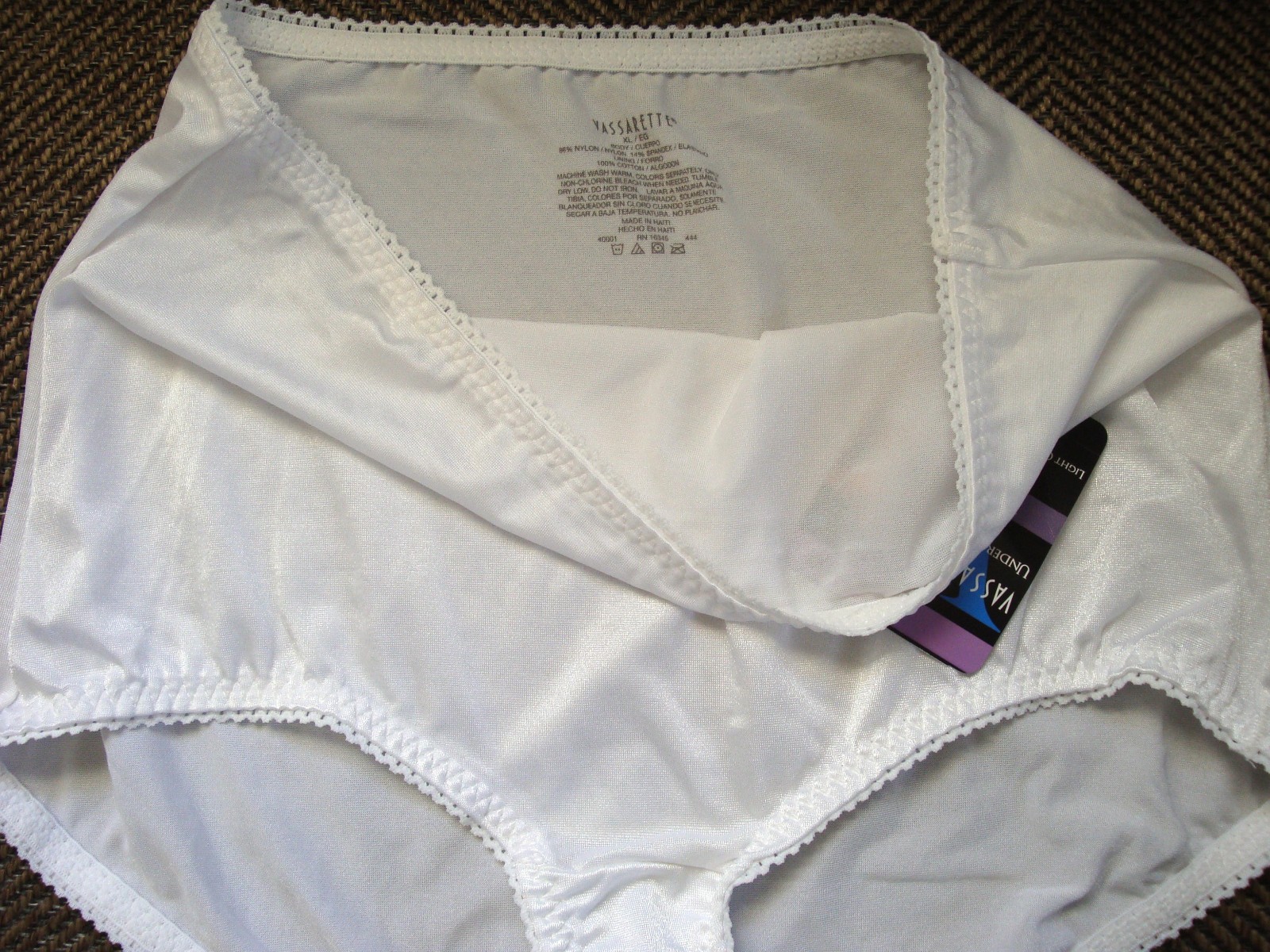 NWT Vassarette 8 XL Undershapers Brief Light Control White Satin Shaper Panty