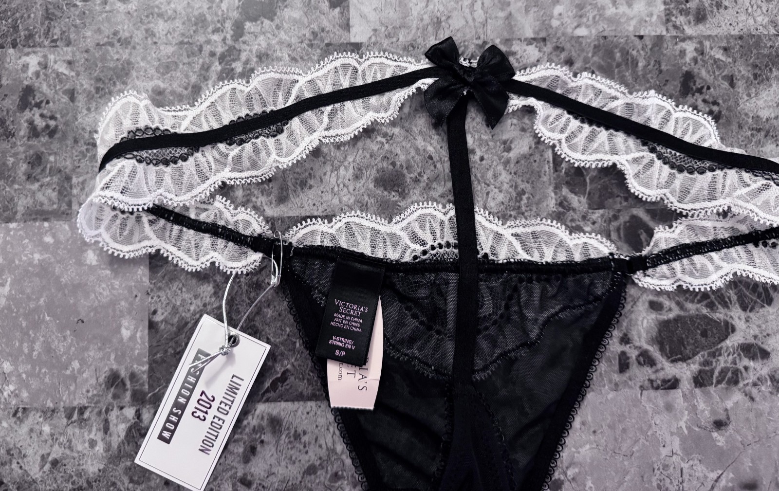 NWT VICTORIA’S SECRET S BLACK MESH WHITE LACE FASHION SHOW RARE V STRING PANTIES