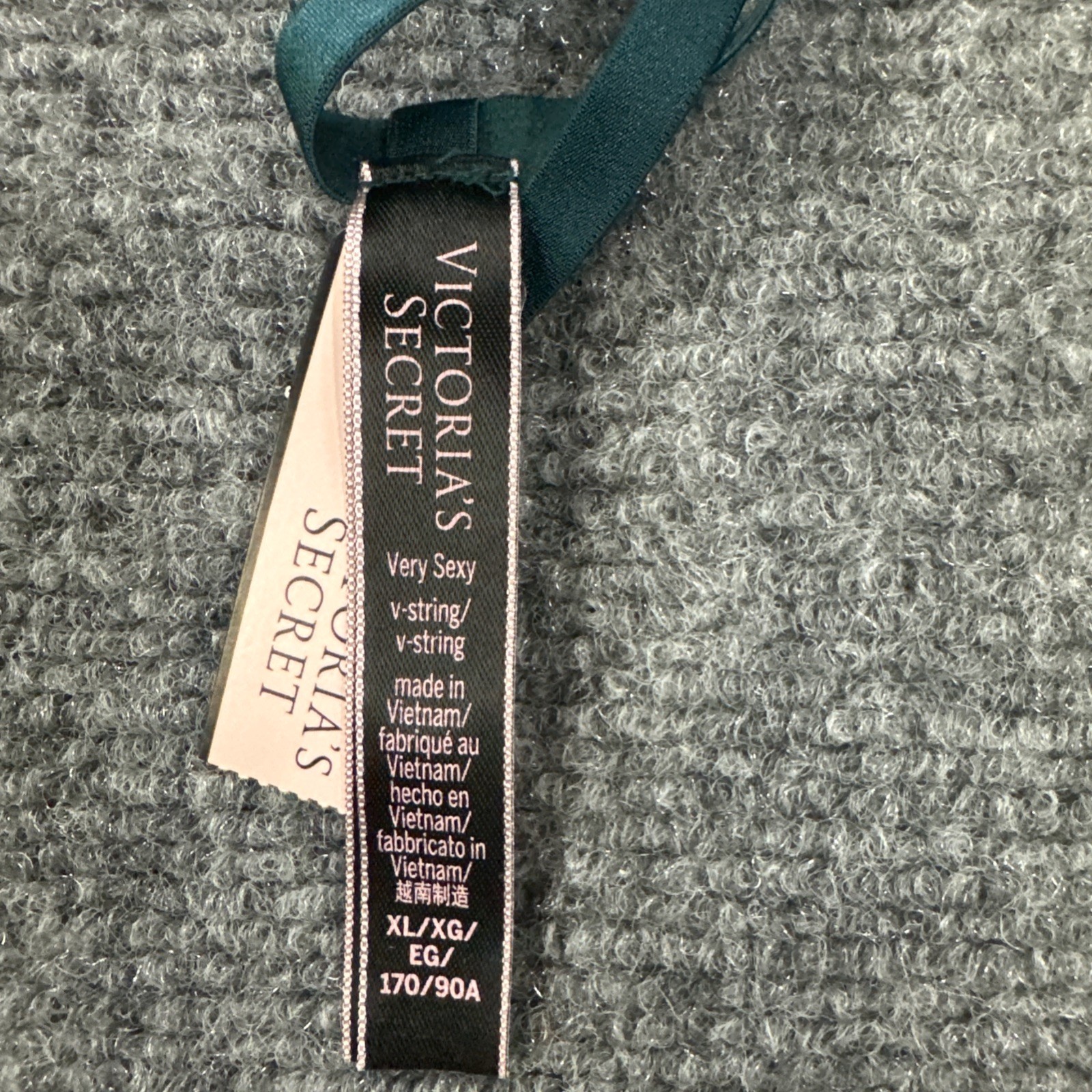 NWT VICTORIA’S SECRET GREEN SATIN SMOOTH LACE 2 PACK