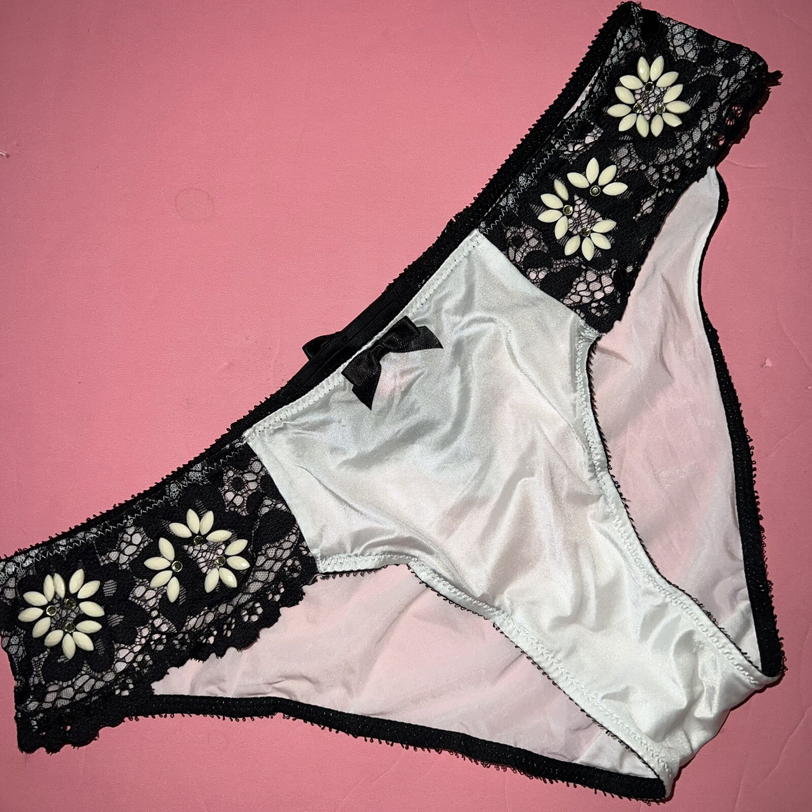 Victoria’s Secret L PANTY WHITE BLACK lace BEADED EMBELLISHED STARLIGHT Retro
