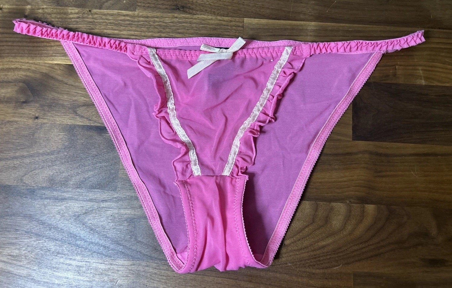 VTG Smart & Sexy String BIKINI PANTIES SZ 7 Second Skin Ruffle Shiny Bow PINK