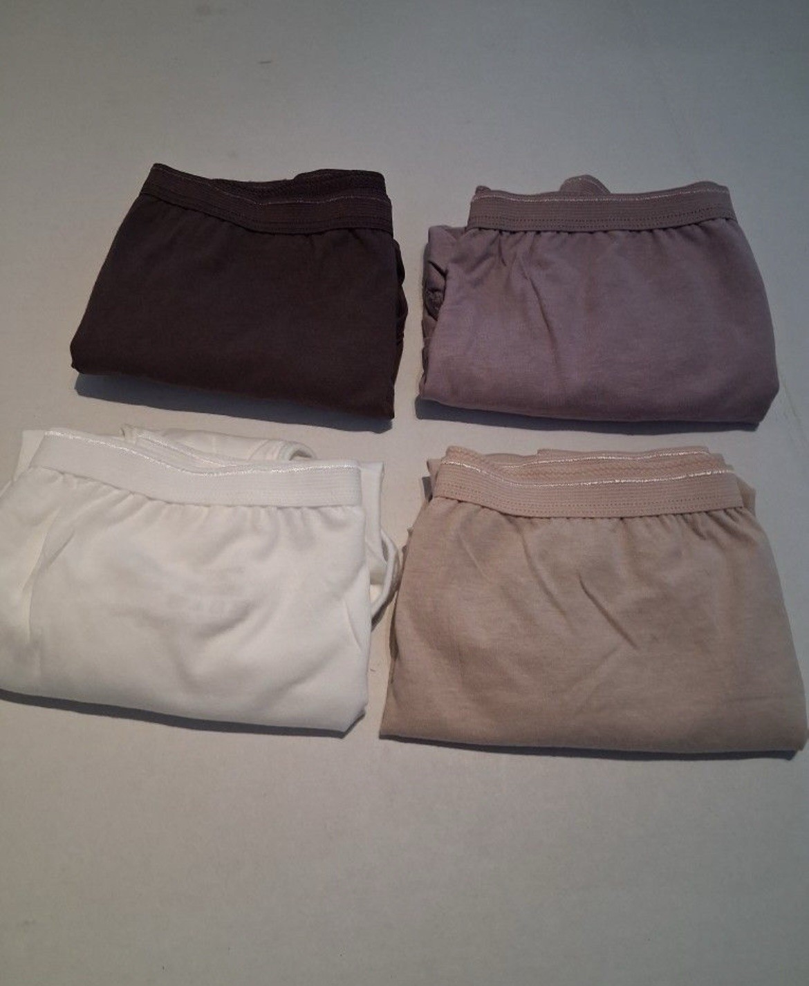 Women’s Cotton Brief Underwear 4 pack size large(12/14). (AB)