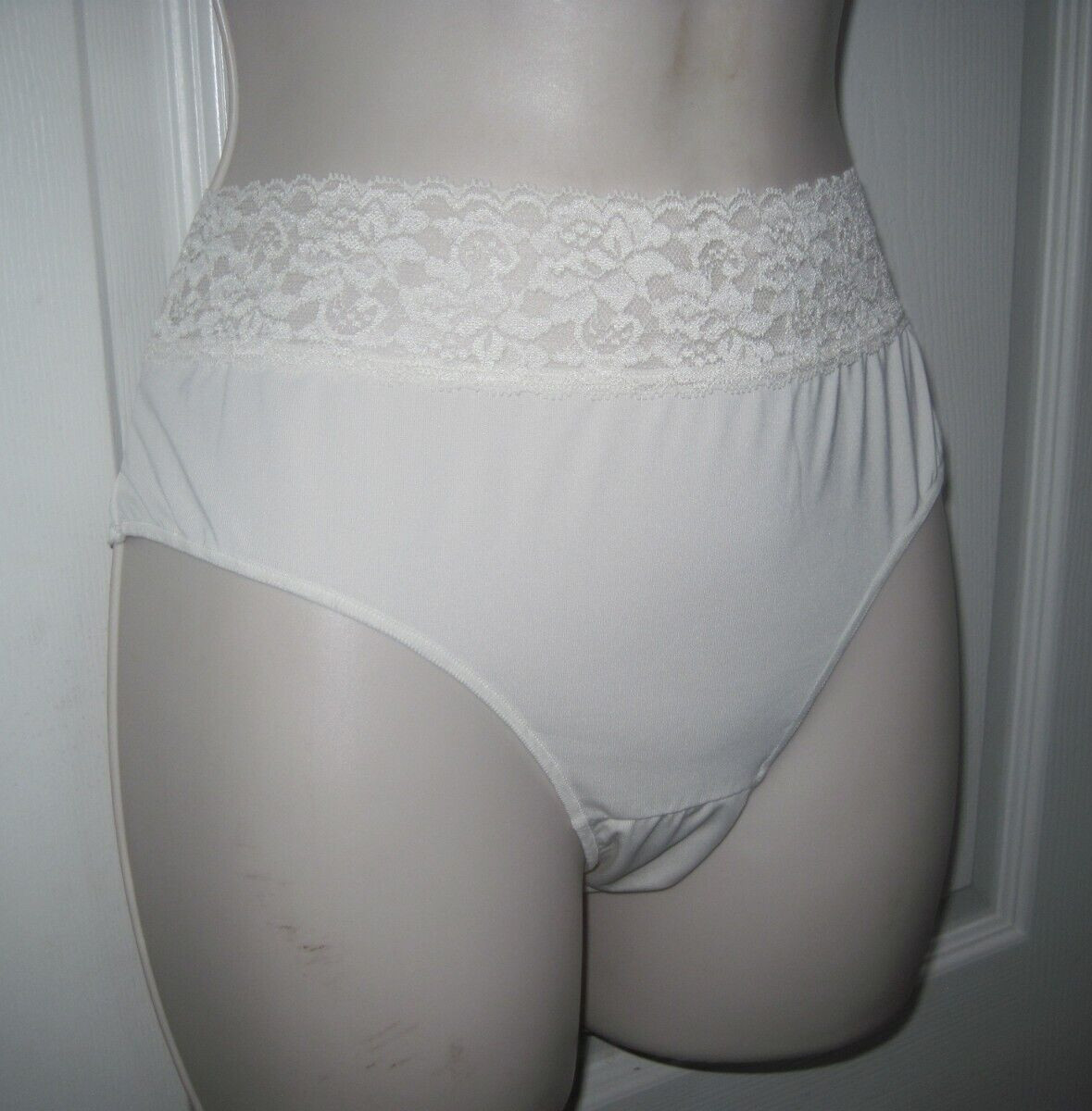 Hanes Women’s Size 8 Panties XL Beige Stretch Fabric Wide Lace Waistband