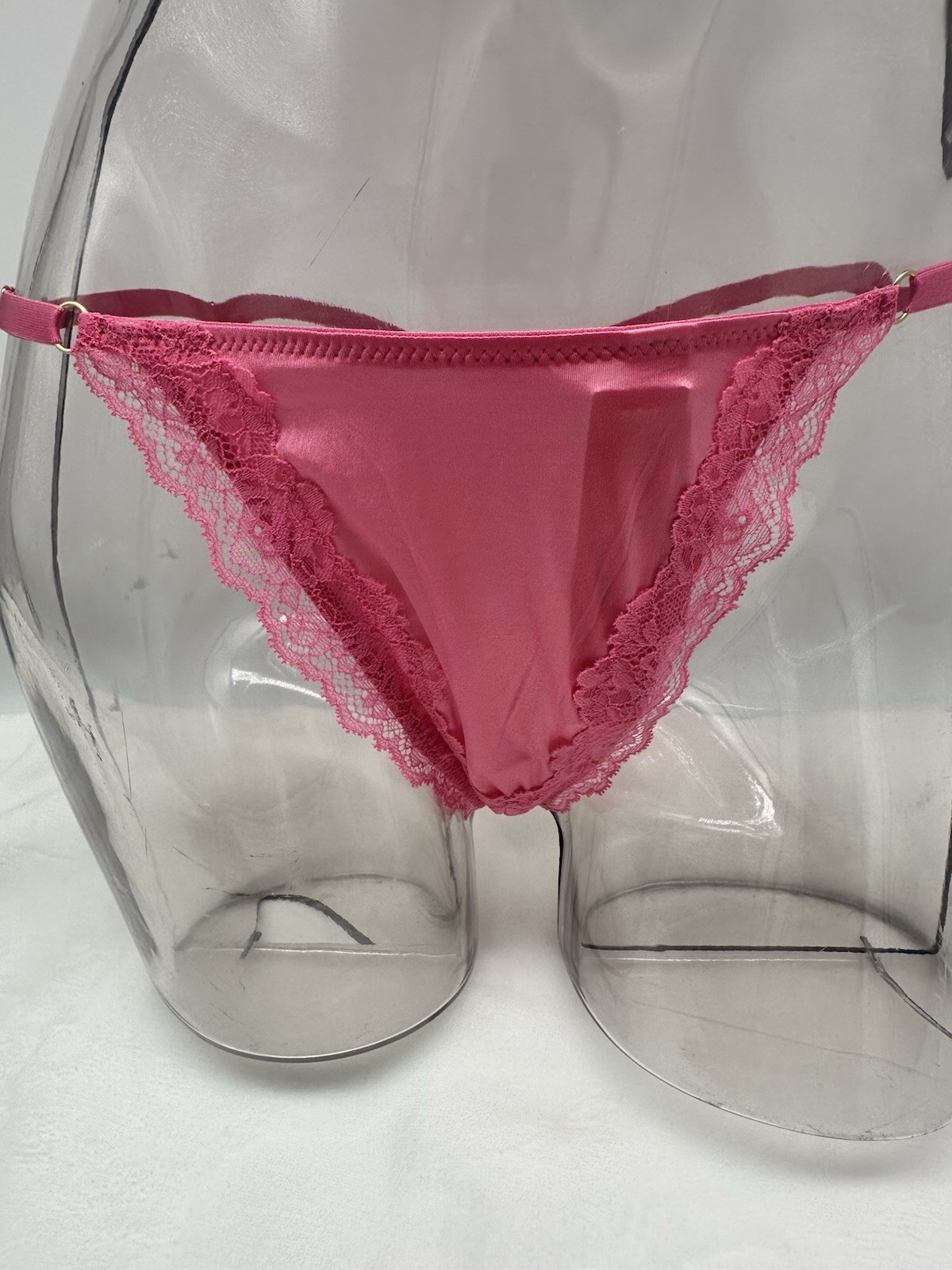 🎉VICTORIA’S SECRET LACE TRIM ROSE GARDEN V-STRING MEDIUM🌹ONLY 1