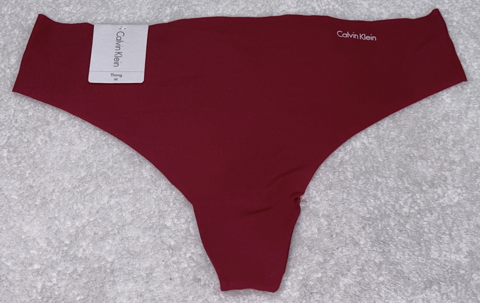 Calvin Klein Invisibles Thong Red Seamless, Size M