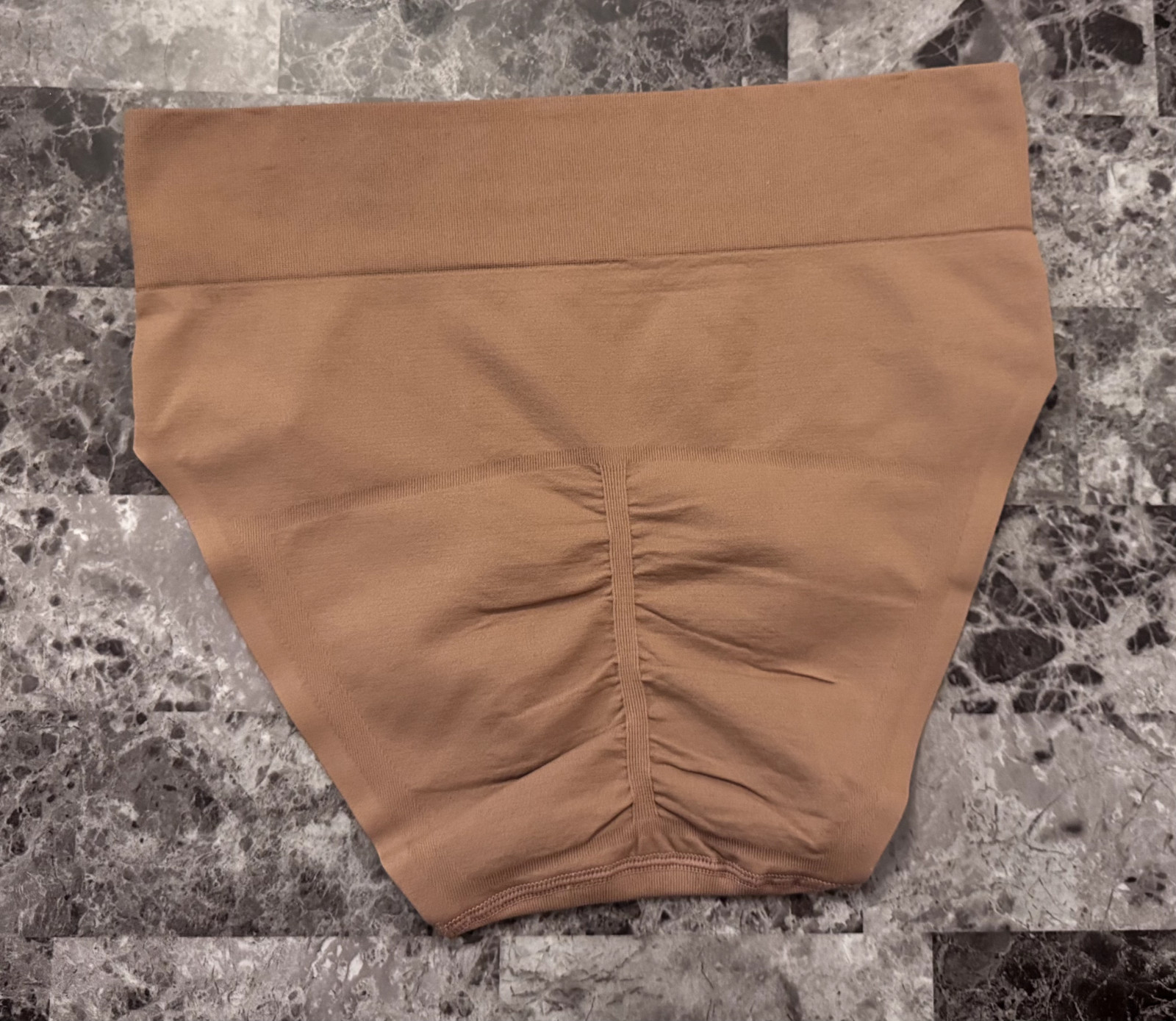 NWOT GAP BODY L TAN RUCHED BACK BONDED STRETCH SEAMLESS SHAPING BRIEF PANTIES