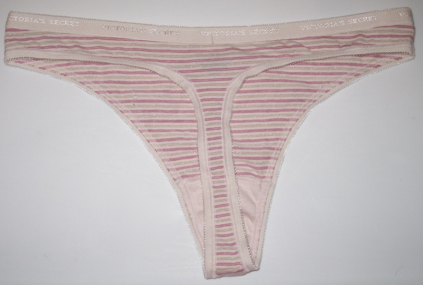 NWT VICTORIA’S SECRET MEDIUM PINK GOLD STRIPE PICOT LOGO BAND RARE THONG PANTIES