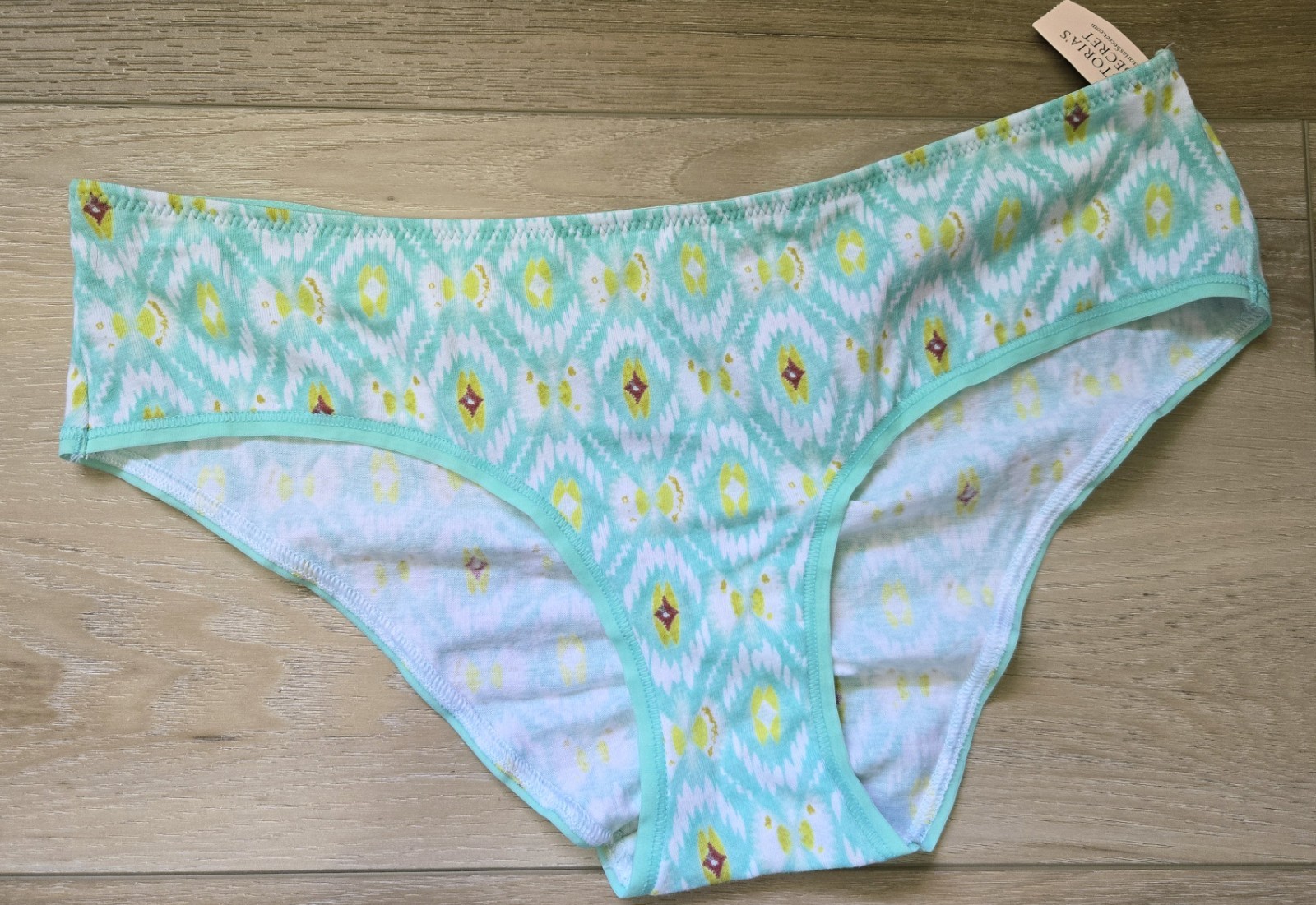 NWT Vintage Victoria’s Secret Tribal Cotton Ruched Back Low Hiphugger Panties M