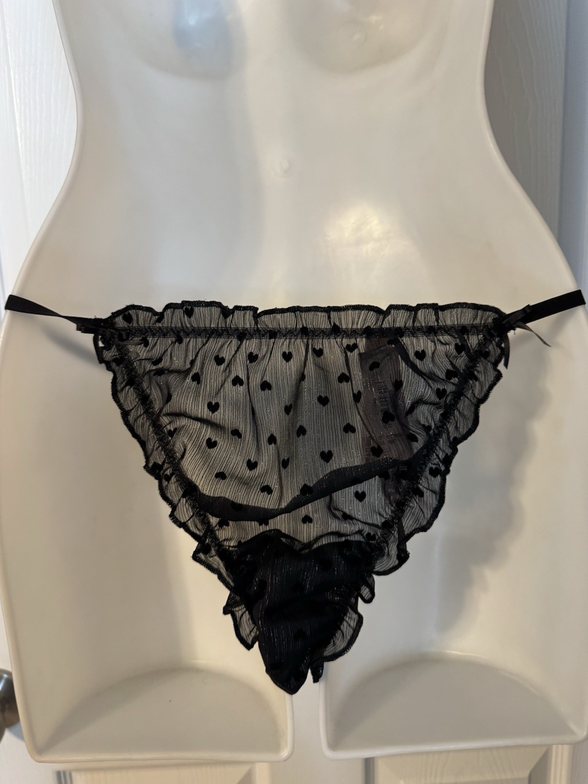 VICTORIA’S SECRET S BLACK HEART V STRING PUCKERED RUFFLE SHIMMER SISSY PANTIES