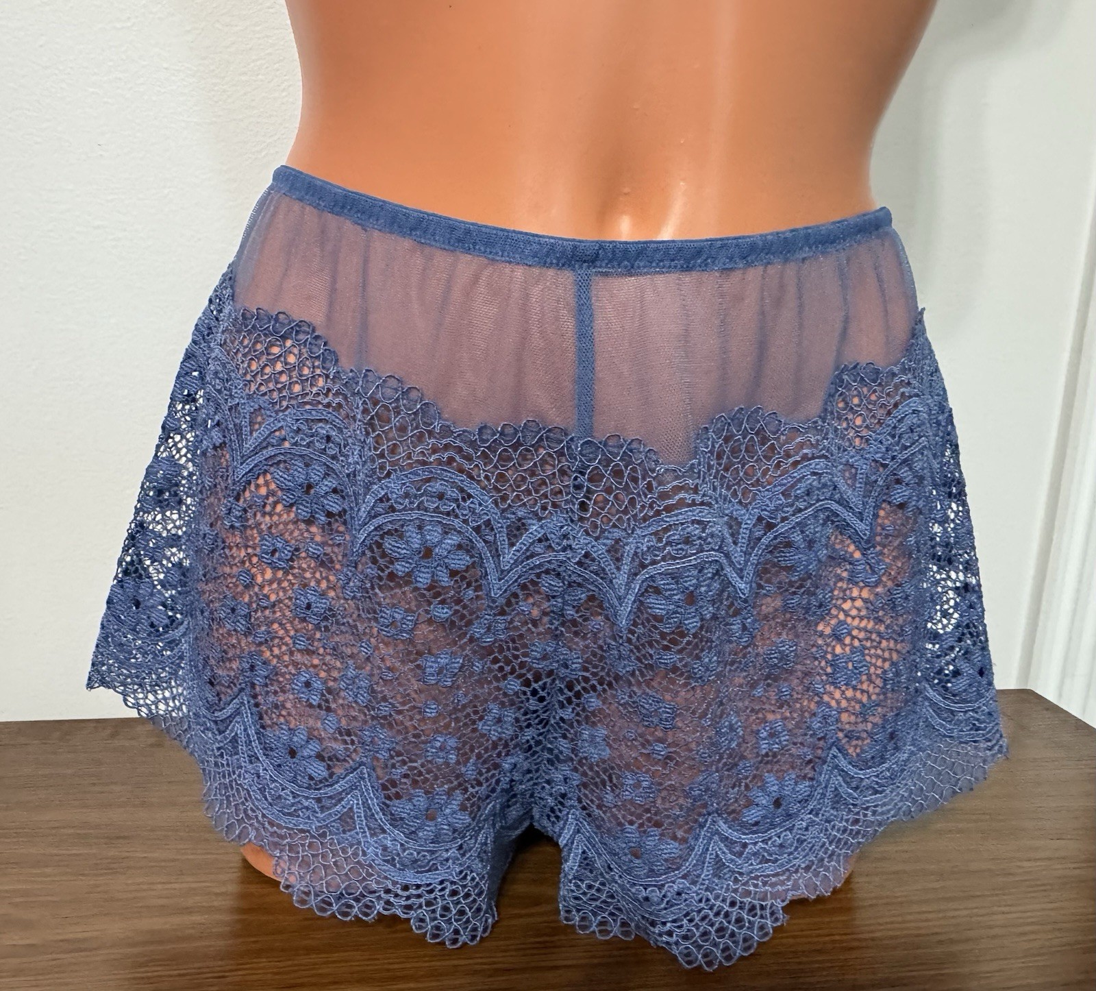 NWT Victoria’s Secret Crochet Lace Blue Boy Shorts Panty, Size Large