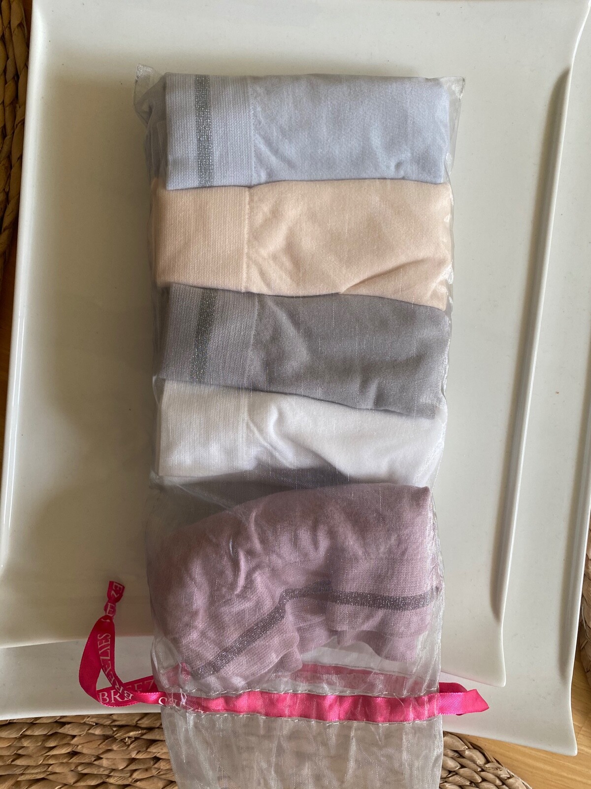 BREEZIES Seamless Brief Gift Pack SETS OF 4 OR 5 PAIRS A389685
