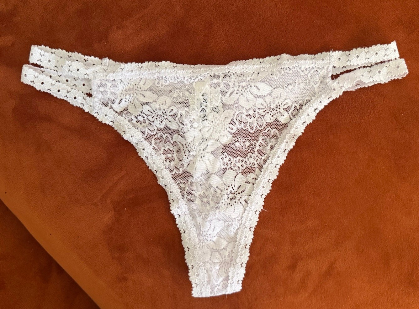 VICTORIA’S SECRET PINK THONG STRING LACE PANTY PURPLE LILAC Lavender MEDIUM NWT