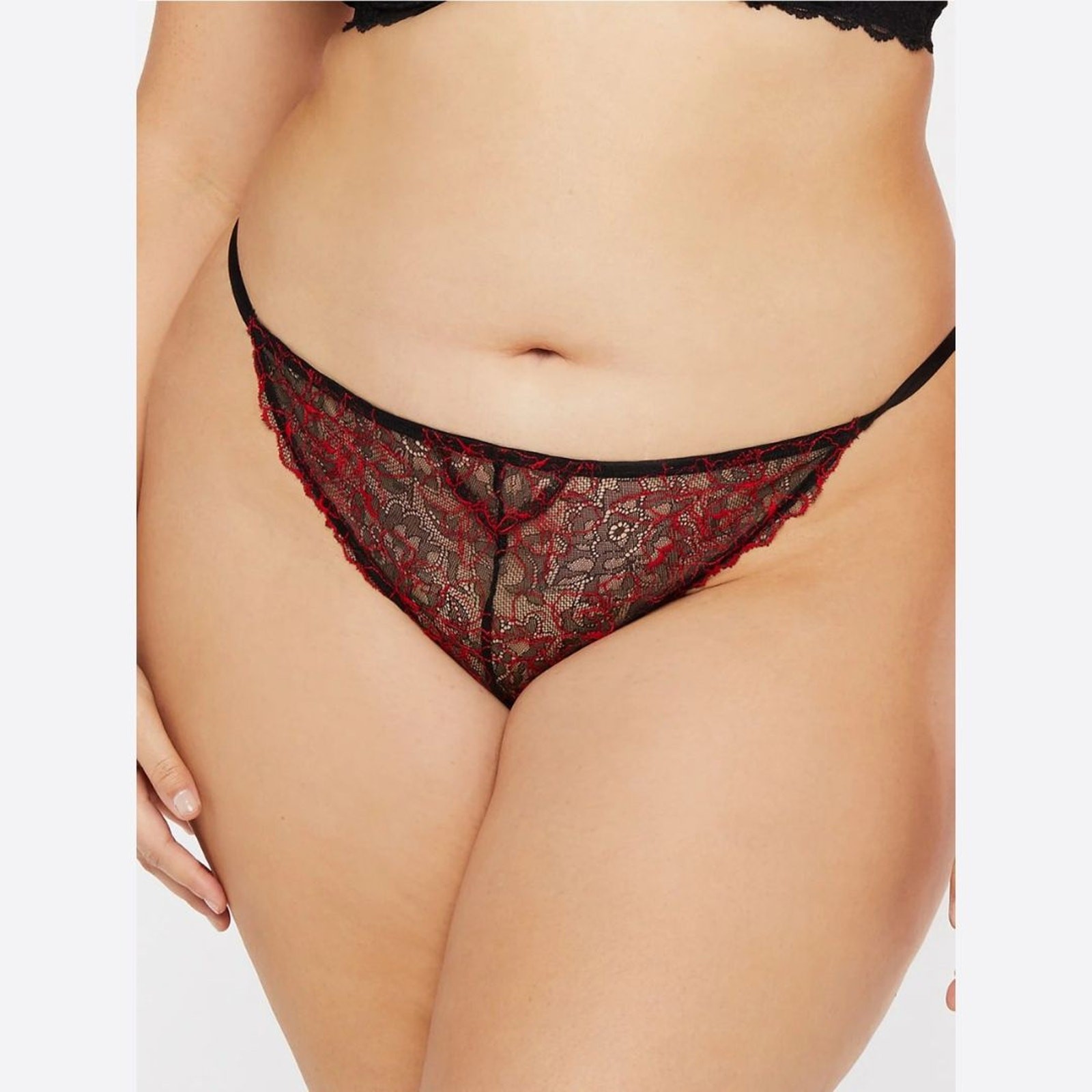 Savage X Fenty Women’s Embroidered Lace G-String Black Caviar Goji Berry Red 1X
