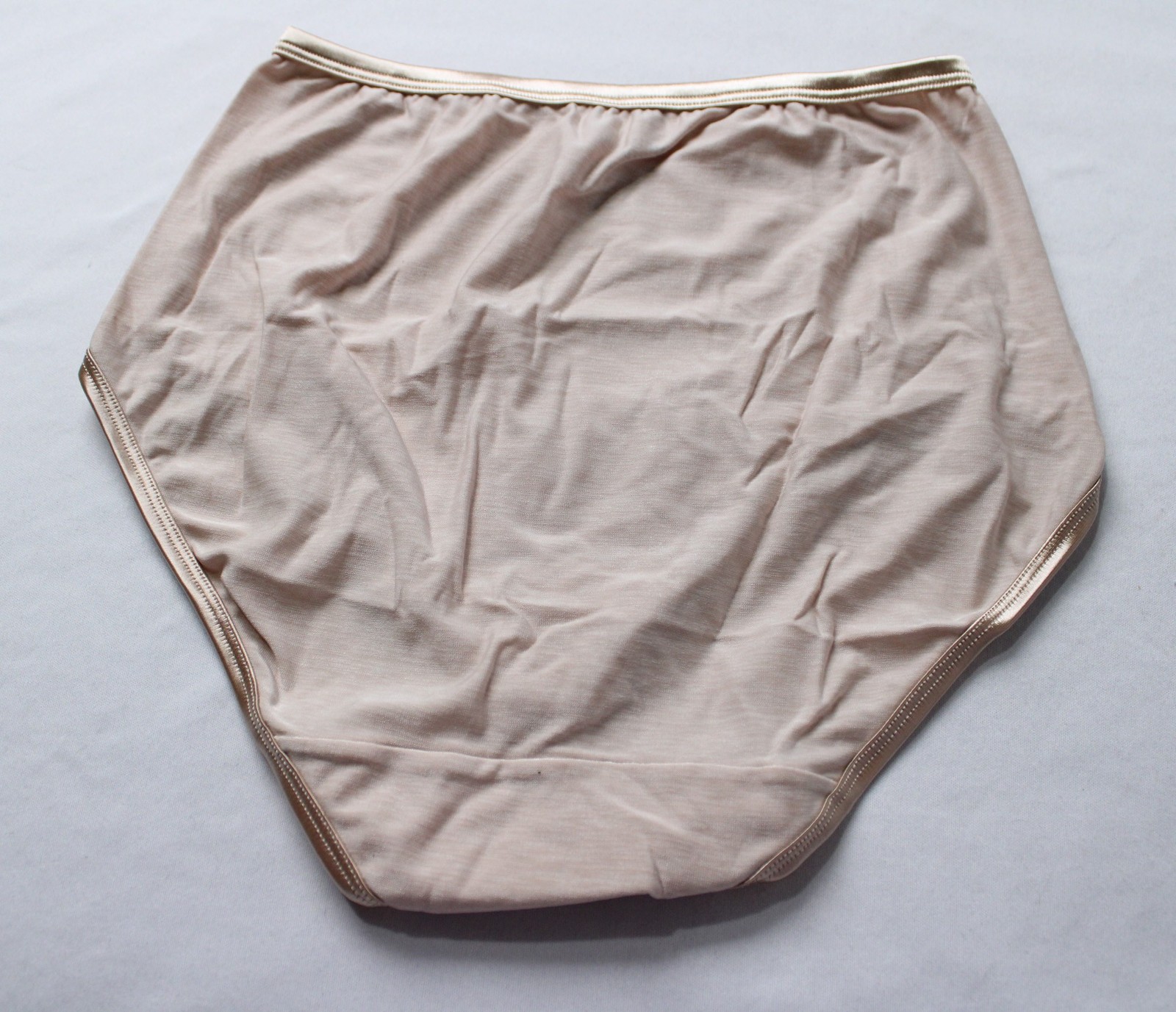 Vanity Fair Women’s Ultra-Stretchy Illumination Brief DH3 Rose Beige XL NWT