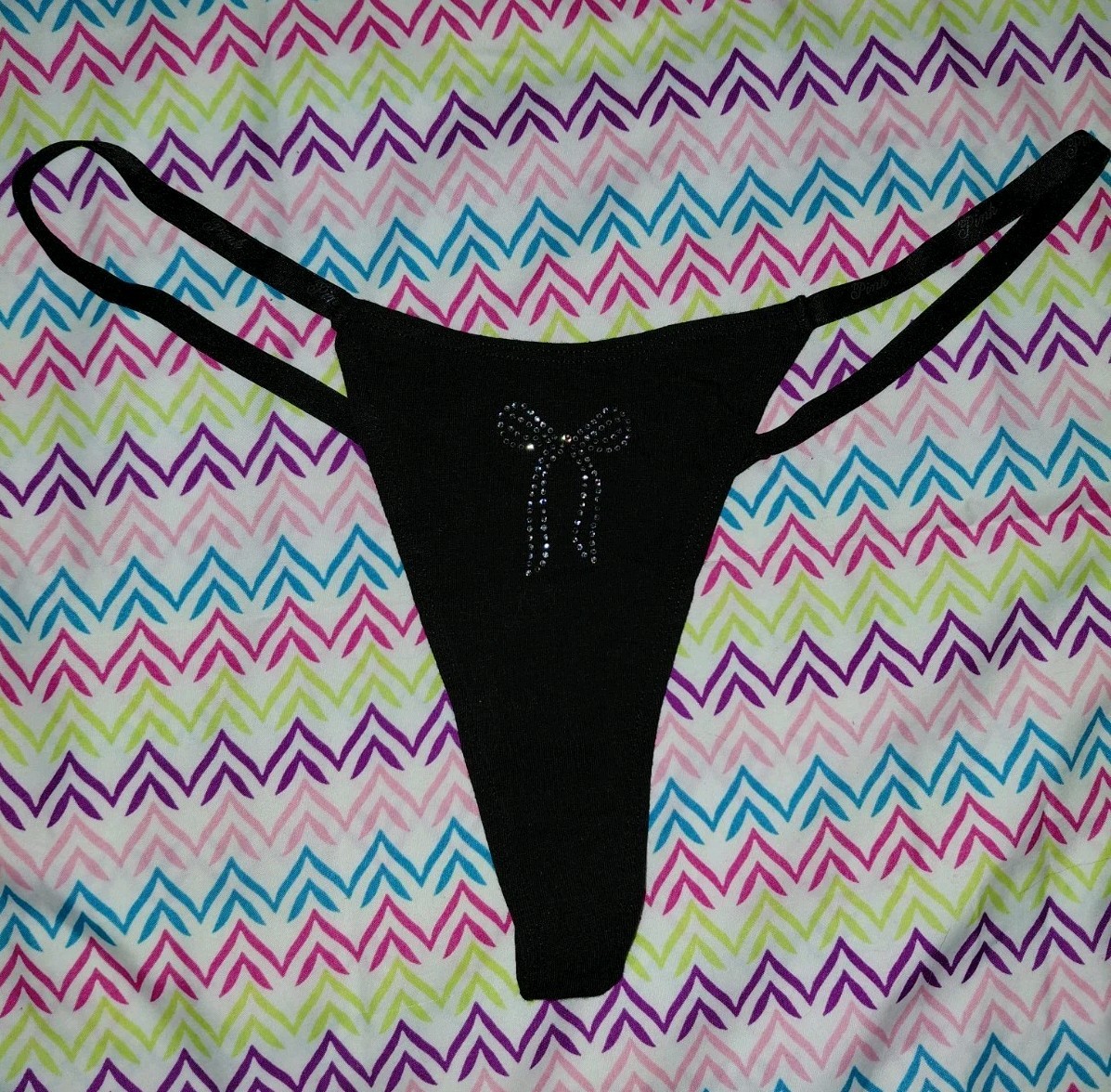Vs pink Studded Bow cotton Logo Strap thong Panty Size Medium NEW Black