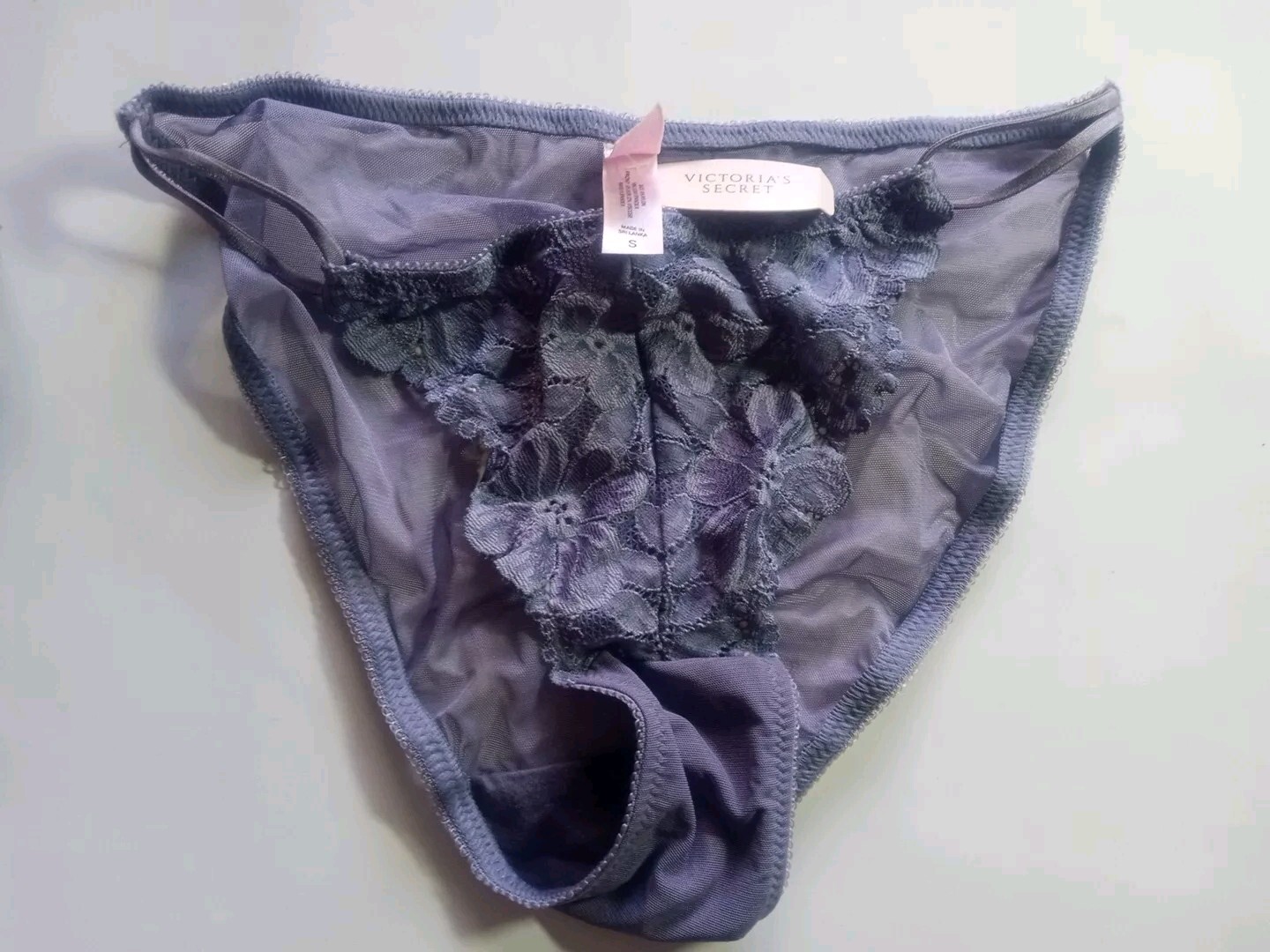 VICTORIA’S SECRET VINTAGE NEW W/TAGS HEART-STRING BIKINI PANTIES SMALL 28″ 30″
