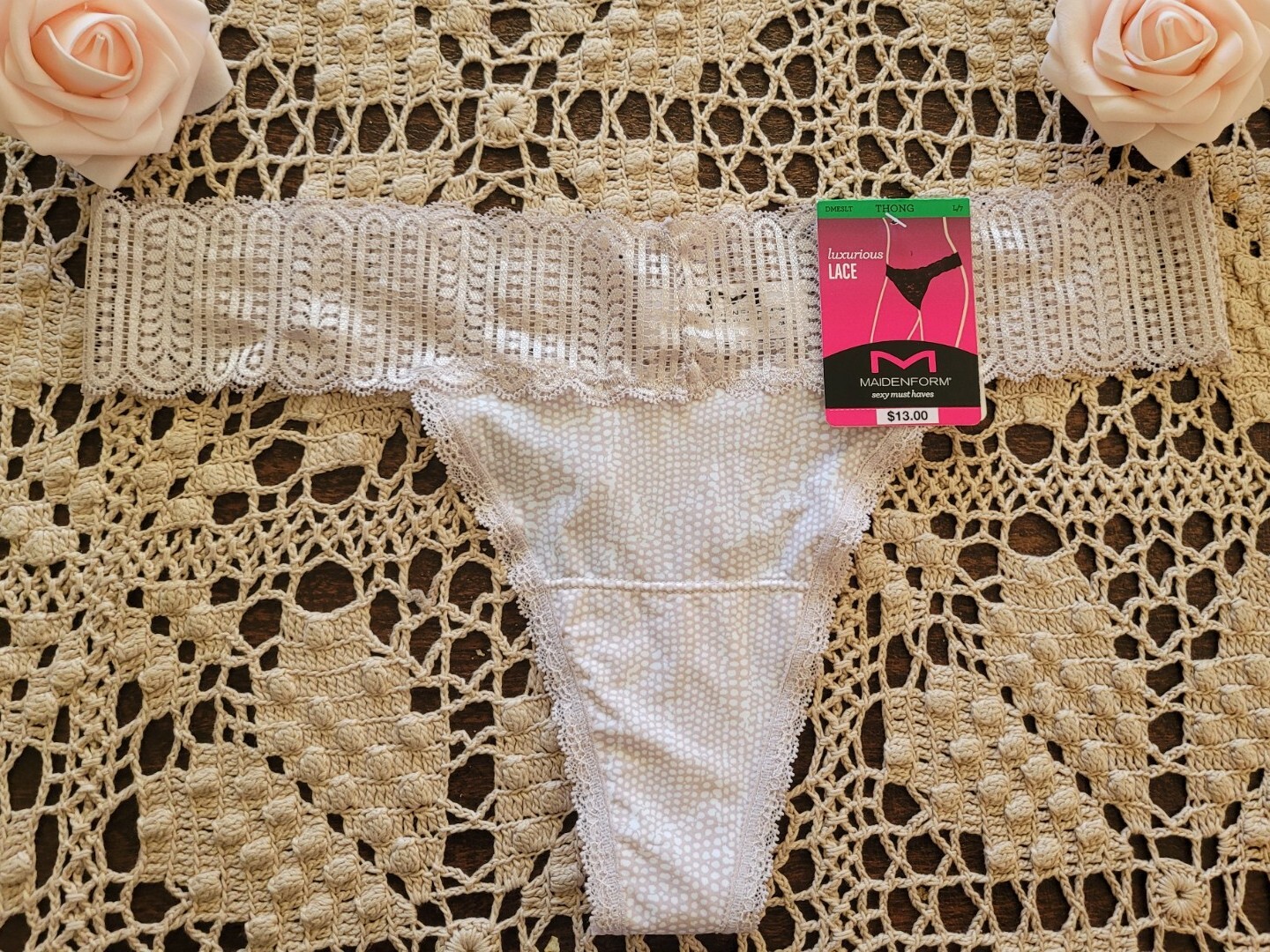 MAIDENFORM LUXURIOUS LACE THONGS #DMESLT -7/L BEIGE/IVORY nwt